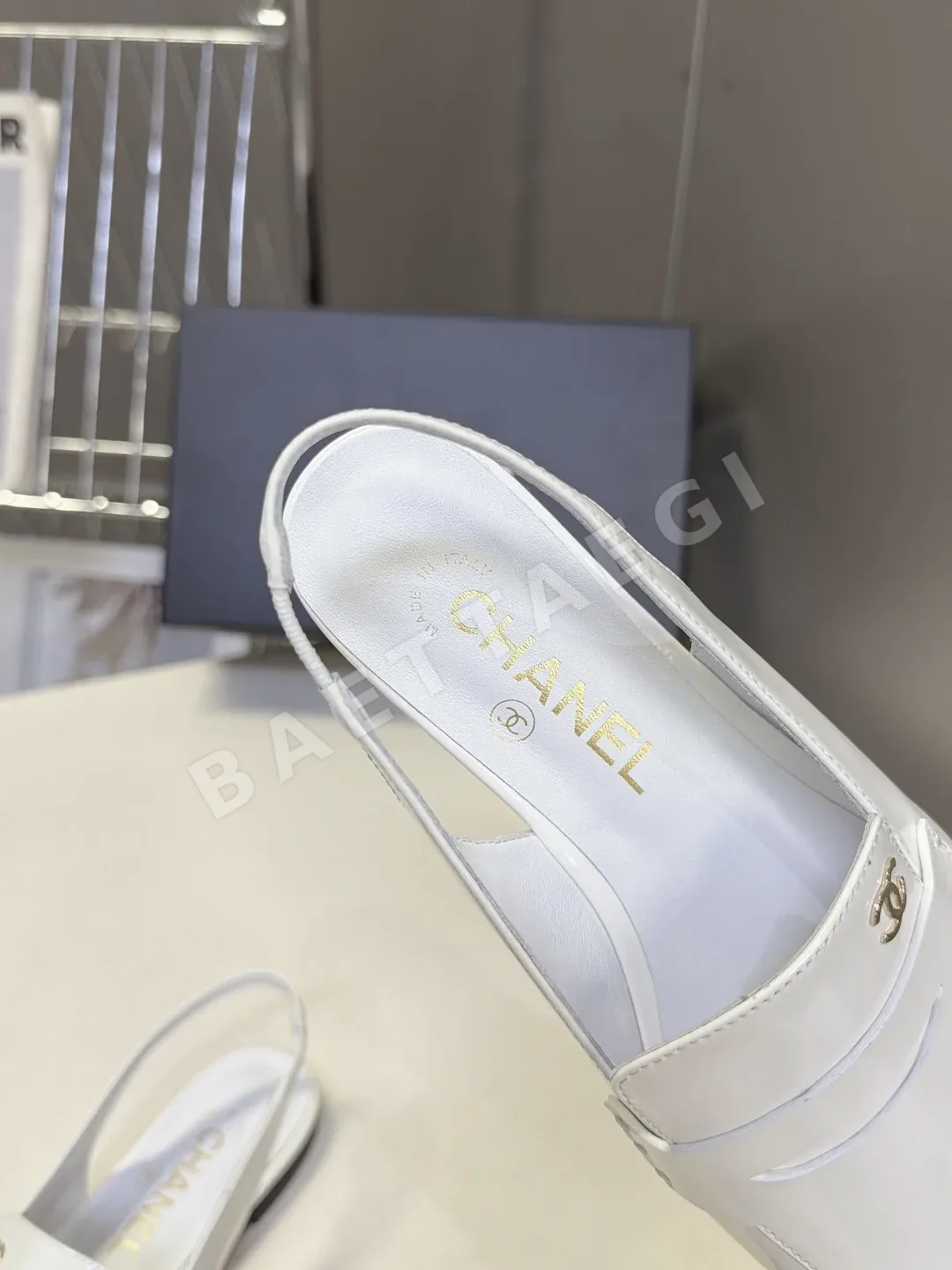 샤넬 스퀘어토 오픈 백 슬링백 뮬 상세 이미지 9