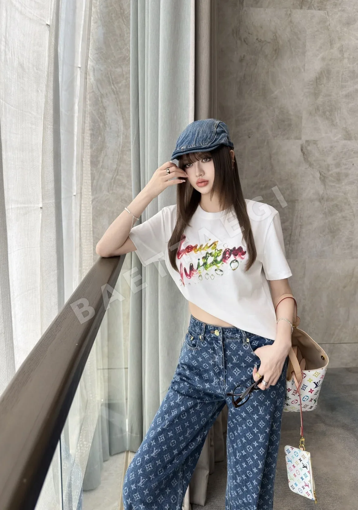 루이비통 여성 그라데이션 반팔 티셔츠 상세 이미지 5