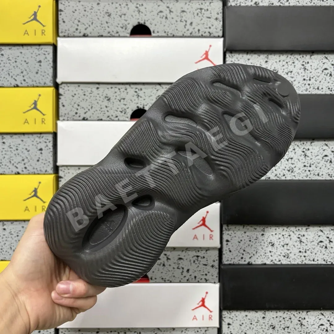 아디다스 [LW] 이지 폼 RNR HP8739 200634 Adidas Yeezy Foam RNR Onyx 상세 이미지 5