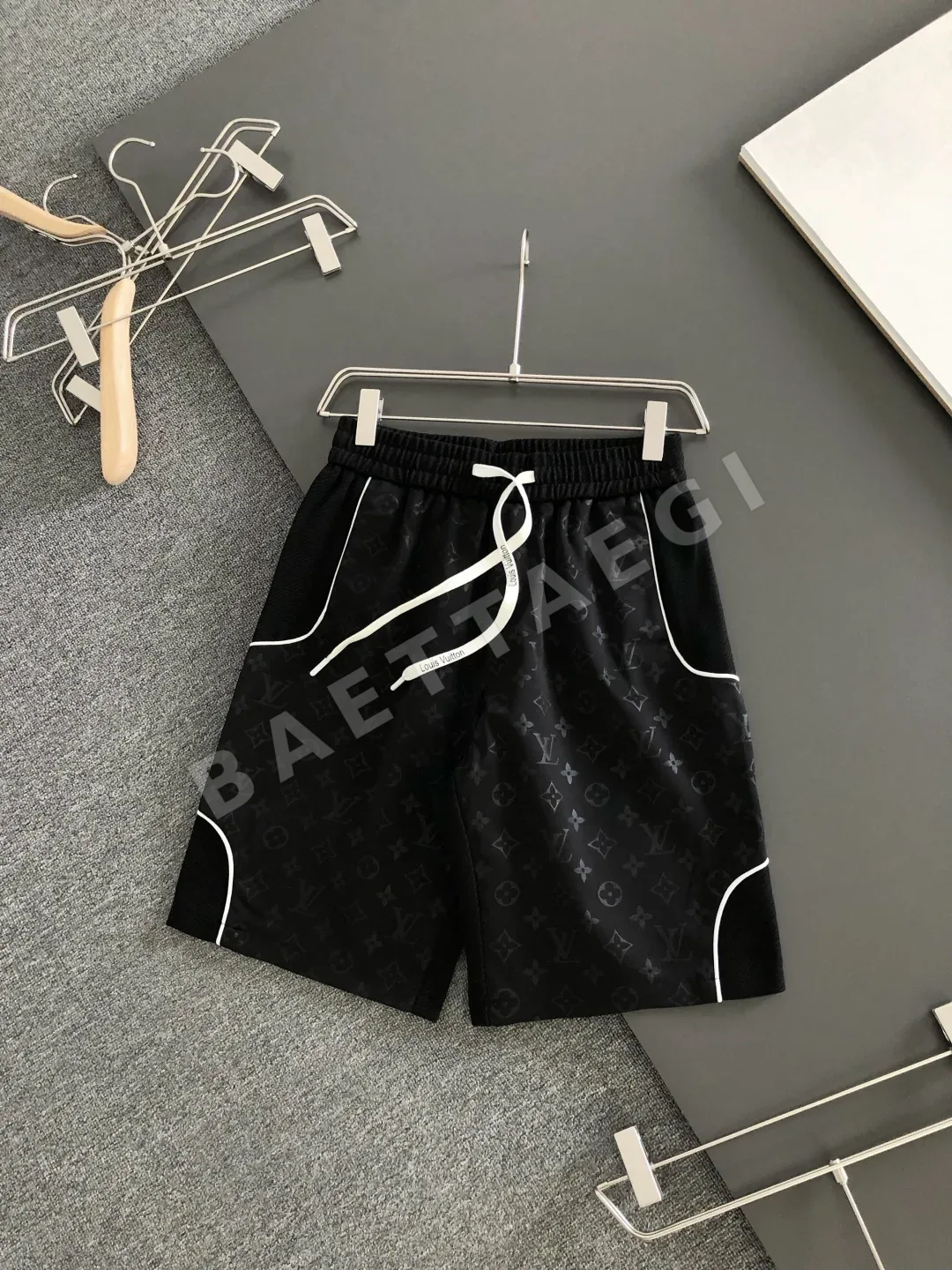 루이비통 남성 자수 스트레이트핏 린넨 반바지