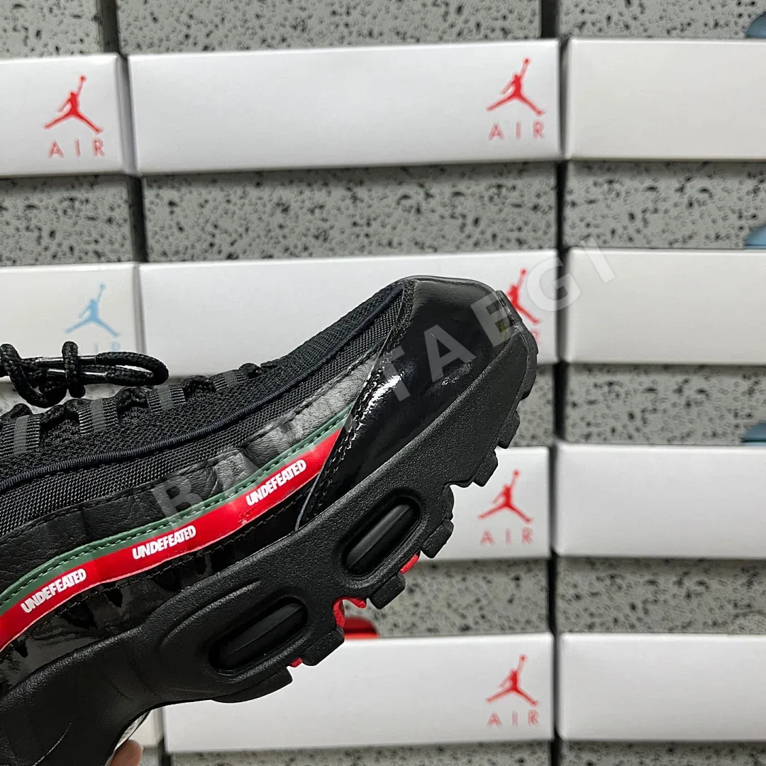 나이키 [KZ2.0] 에어 맥스 95 SP IB4453-001 201159 Nike Air Max 95 SP Undefeated Black 상세 이미지 8