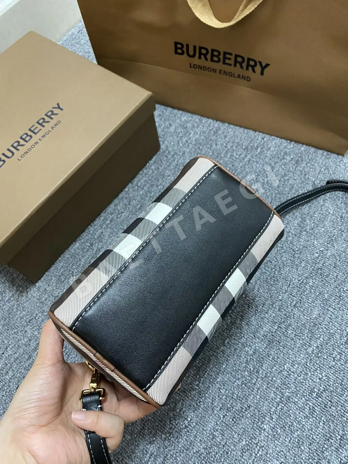 버버리 가방 상세 이미지 6