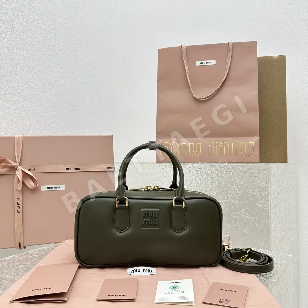 미우미우 올리브 그린 볼링백 68157