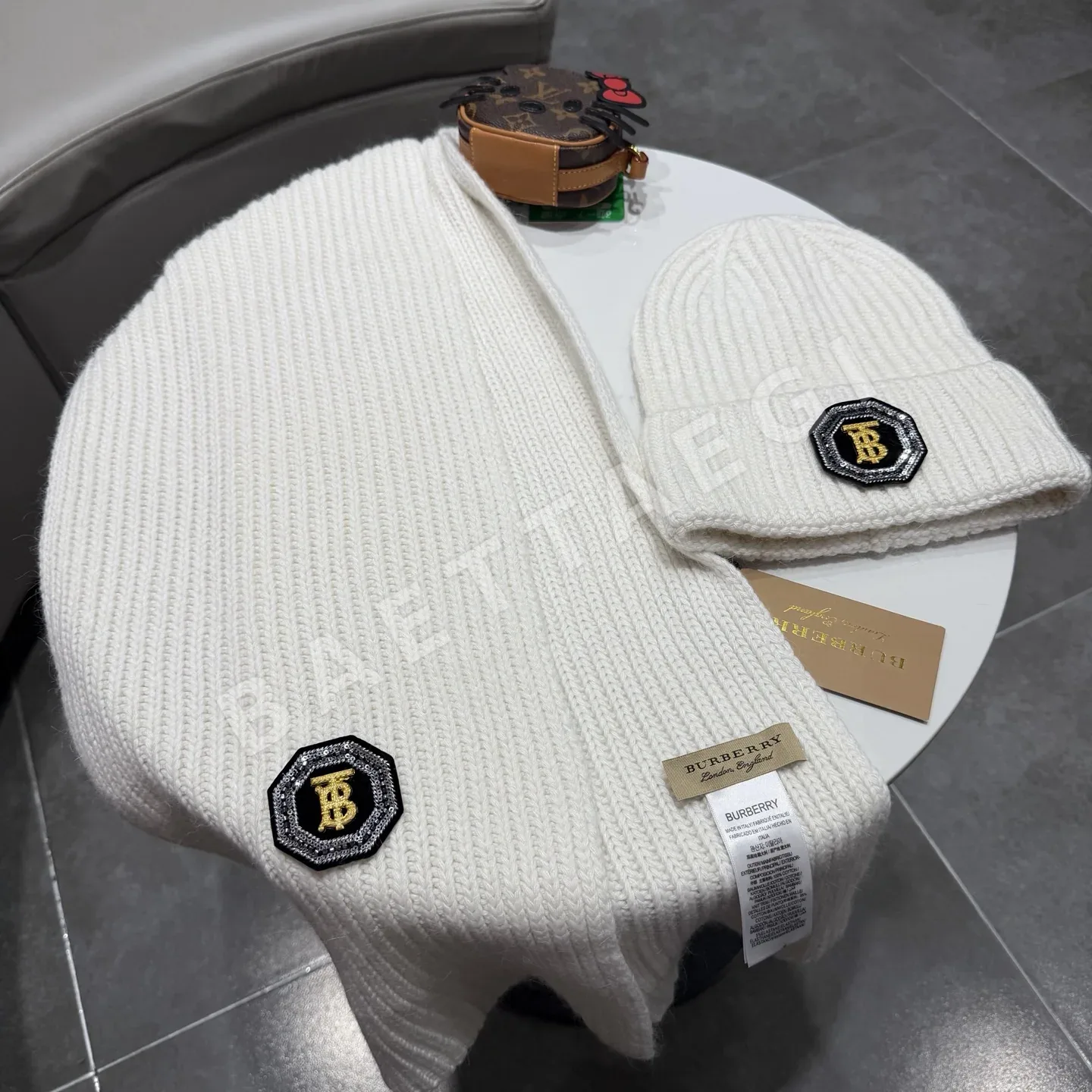 구찌 토끼털 스카프 모자 세트 상세 이미지 6