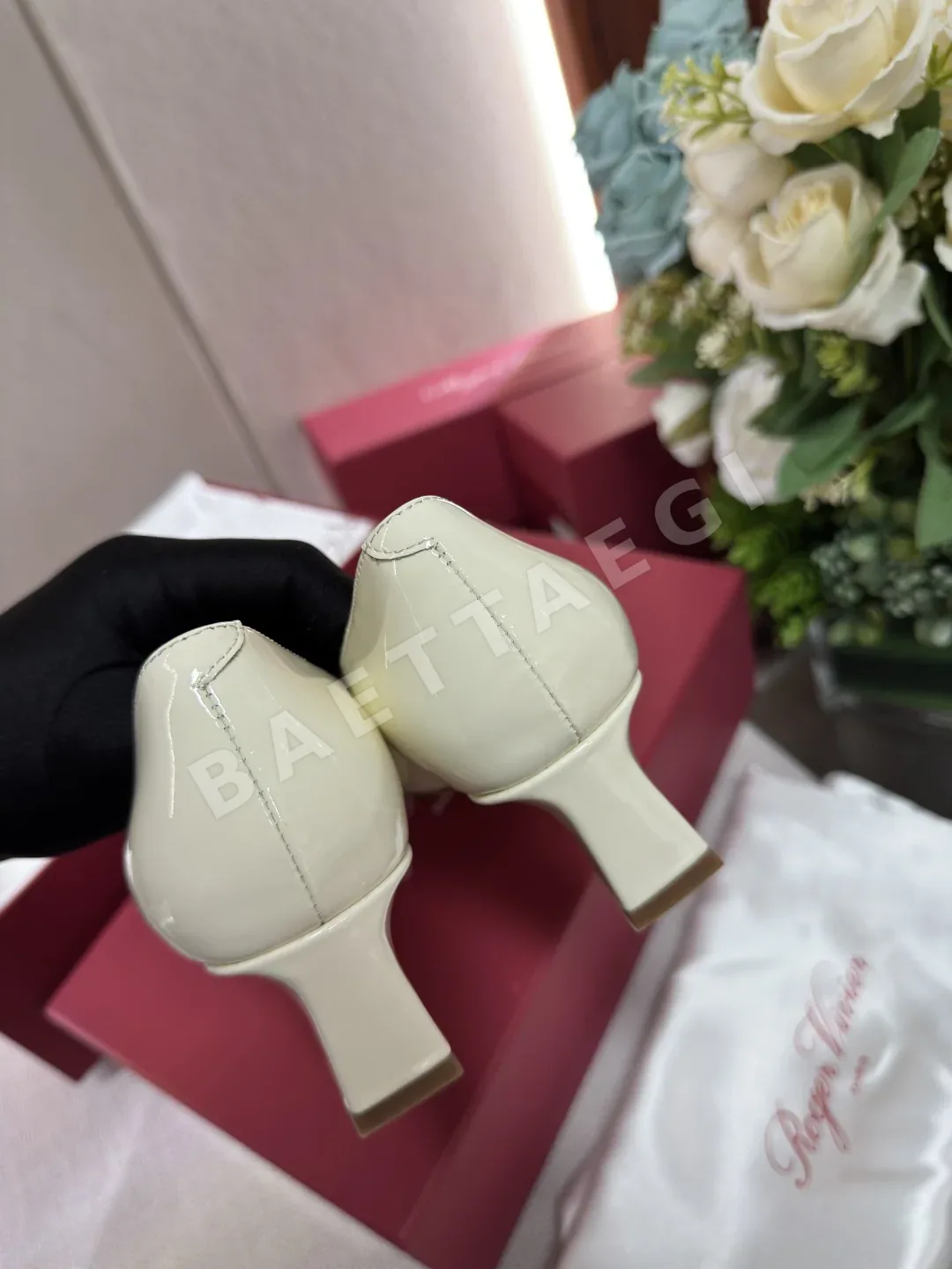 로저비비에 스퀘어 버클 로우컷 여성 신발 상세 이미지 9