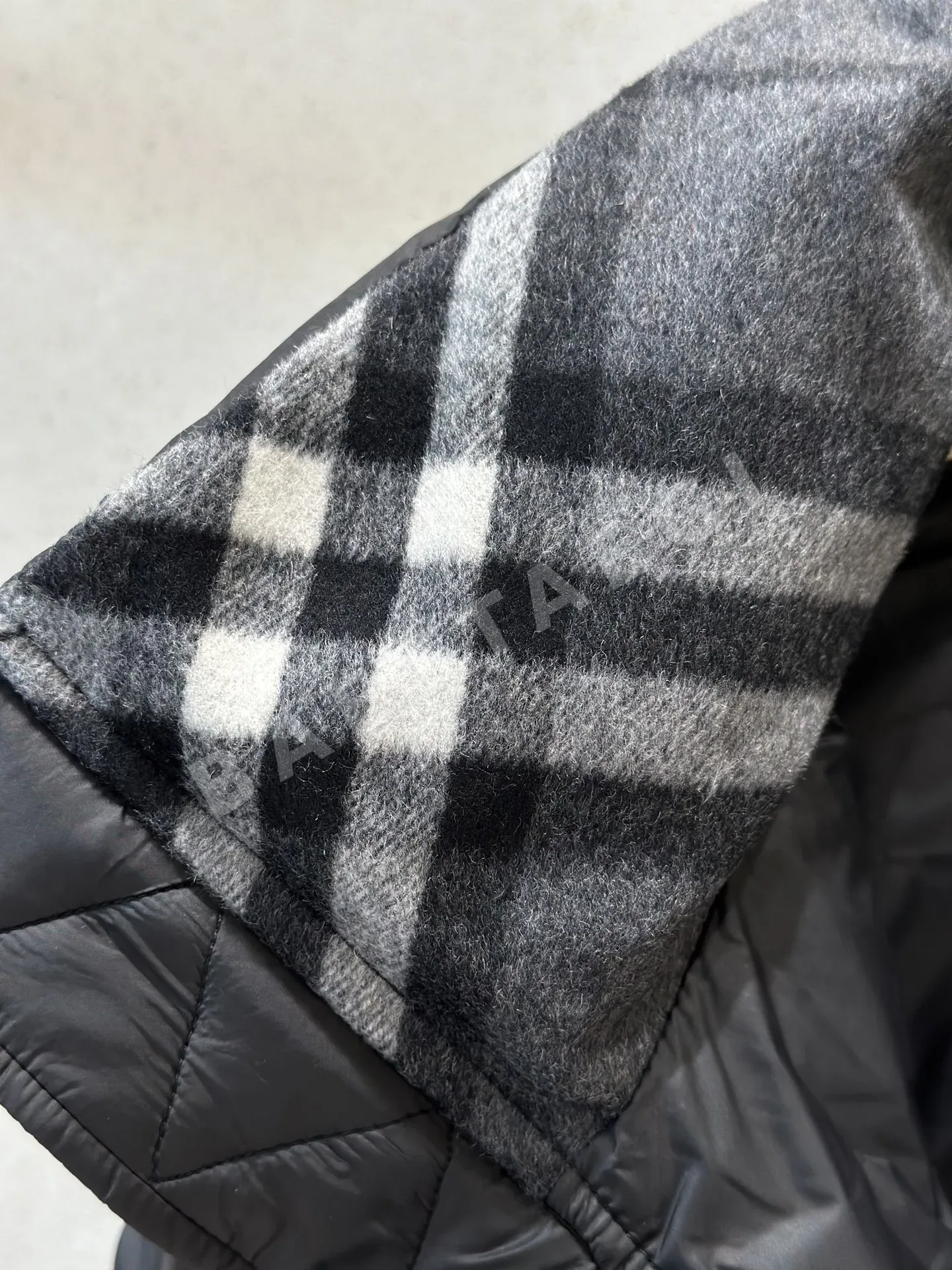 버버리 체크 후드 남성 패딩 상세 이미지 4