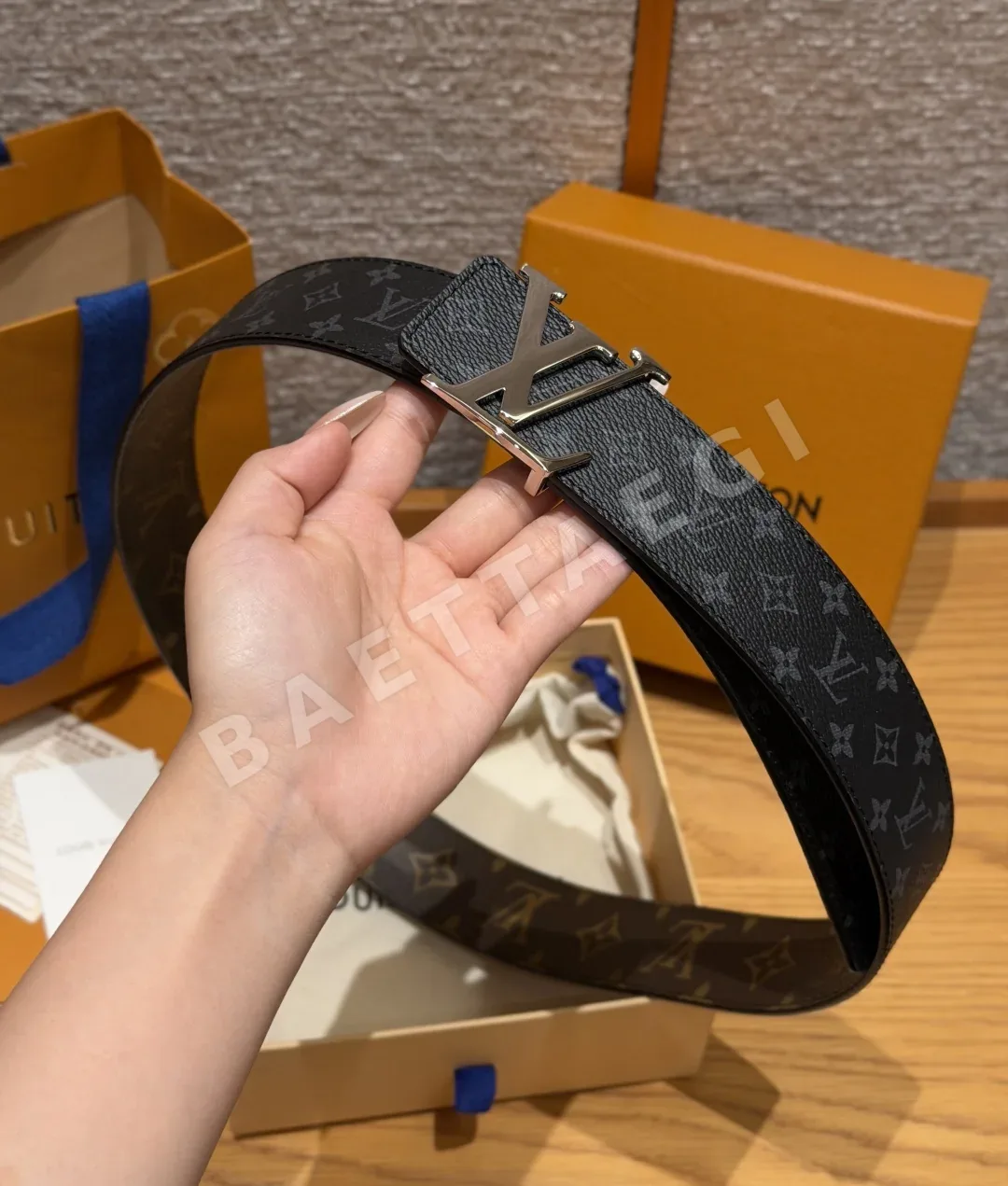 루이비통 이니셜 40mm 리버시블 벨트 상세 이미지 5