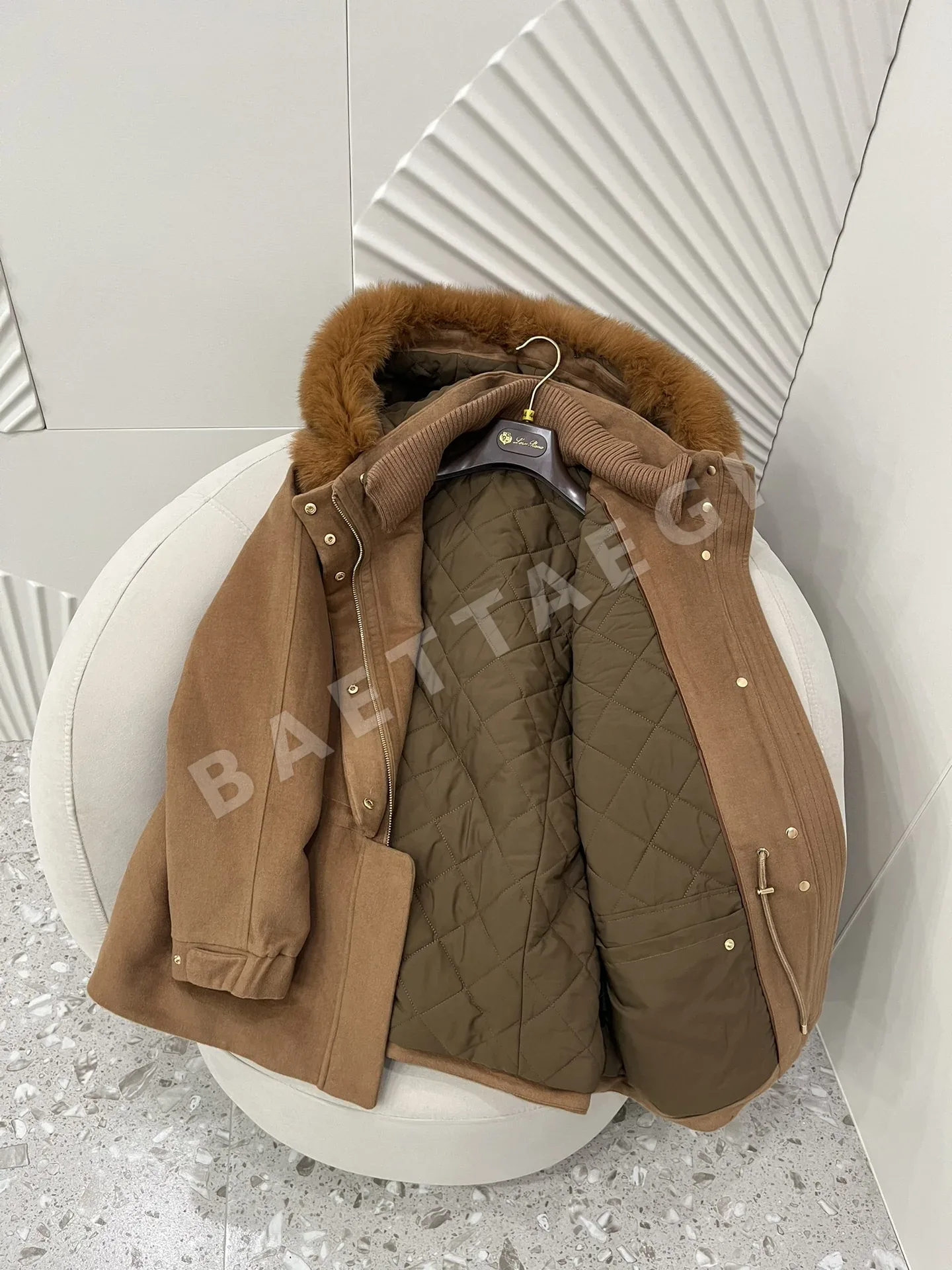 로로피아나 브라운 여성 패딩 상세 이미지 5