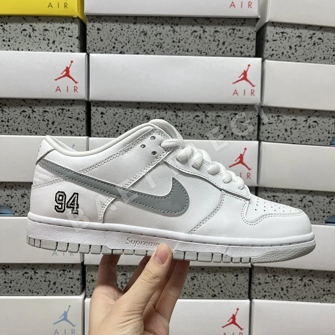 나이키 [M] SB 덩크 로우 HQ8487-100 201049 Nike SB Dunk Low Supreme 94 White Metallic 상세 이미지 7