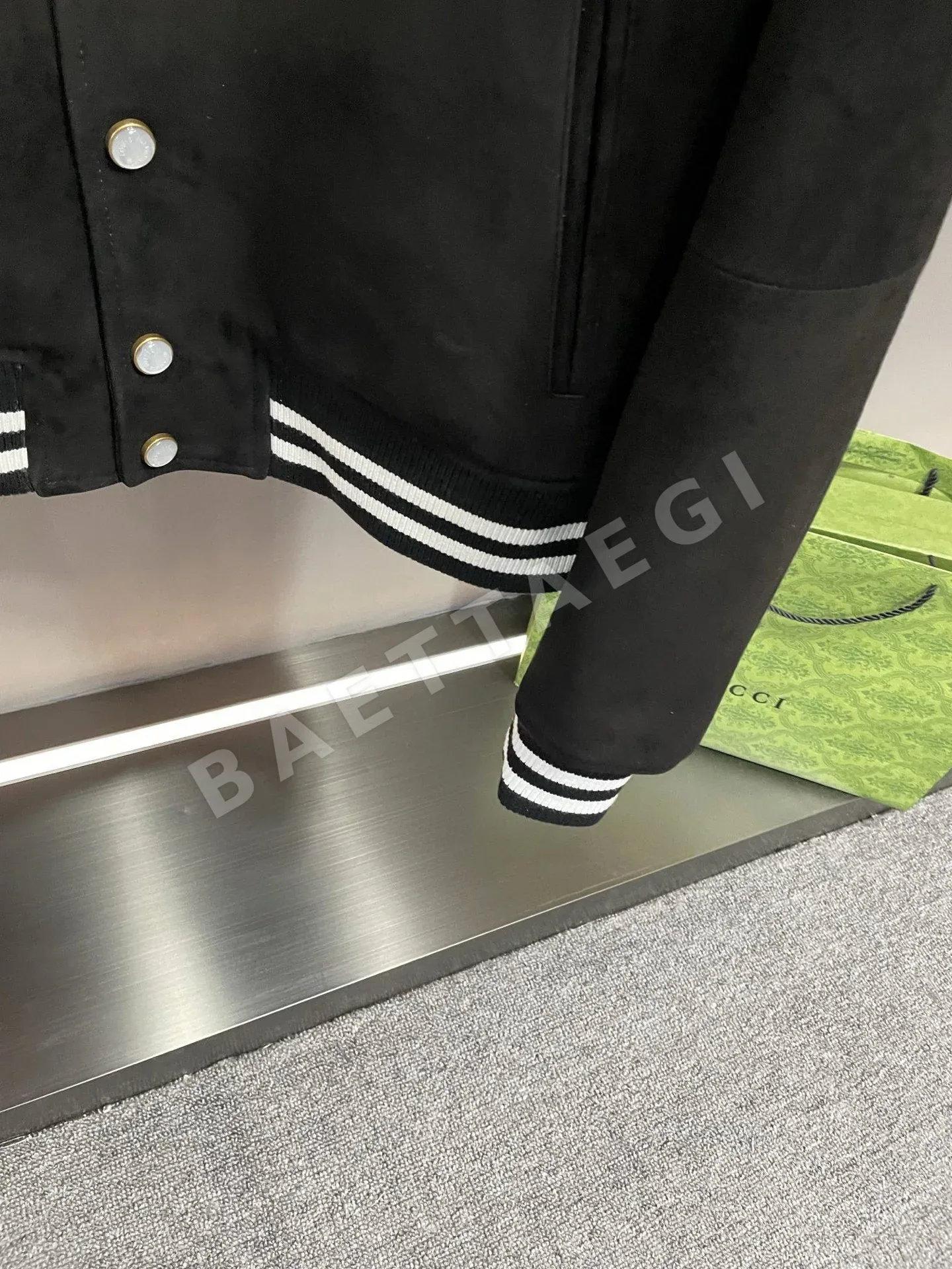 루이비통 네 잎 클로버 장식 스웨이드 남성 자켓 상세 이미지 7