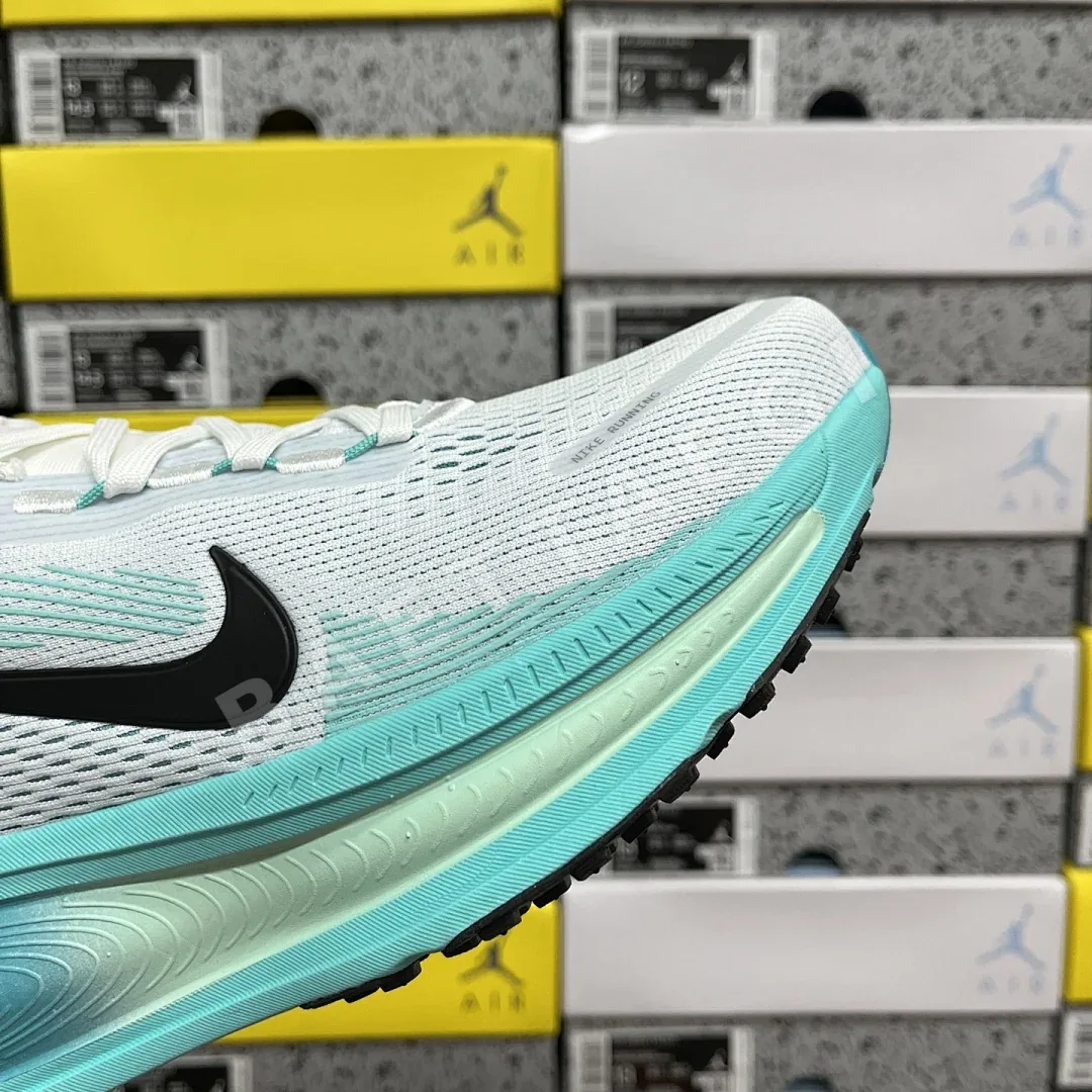 나이키 줌 보메로 18 HM6803-103 201106 Nike Zoom Vomero 18 상세 이미지 4