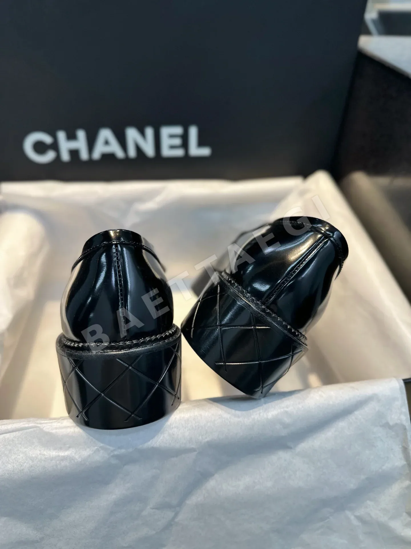 샤넬 24K 블랙 하트 플랫폼 로퍼 3373 상세 이미지 8