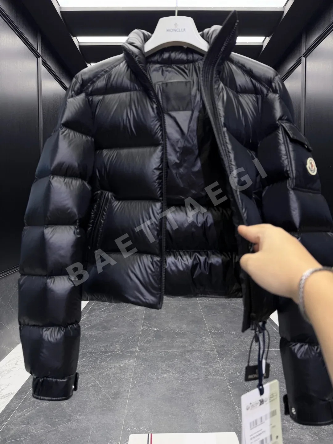 몽클레르 페트라 여성용 쇼트 패딩 D00650 상세 이미지 8