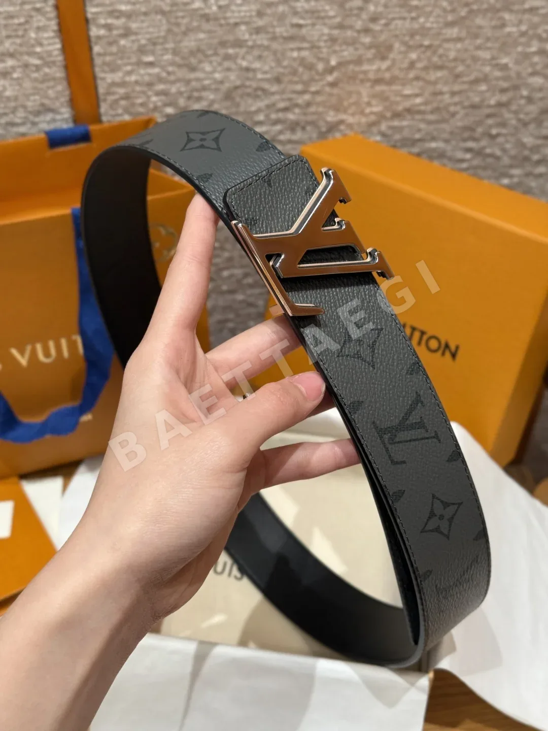 루이비통 이니셜 버클 리버시블 벨트 40mm 상세 이미지 3