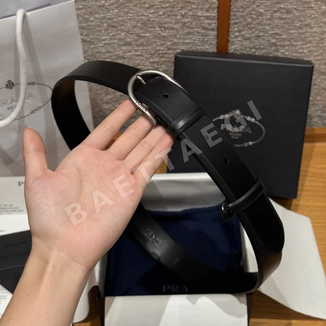프라다 타원형 메탈 버클 소가죽 벨트 상세 이미지 4