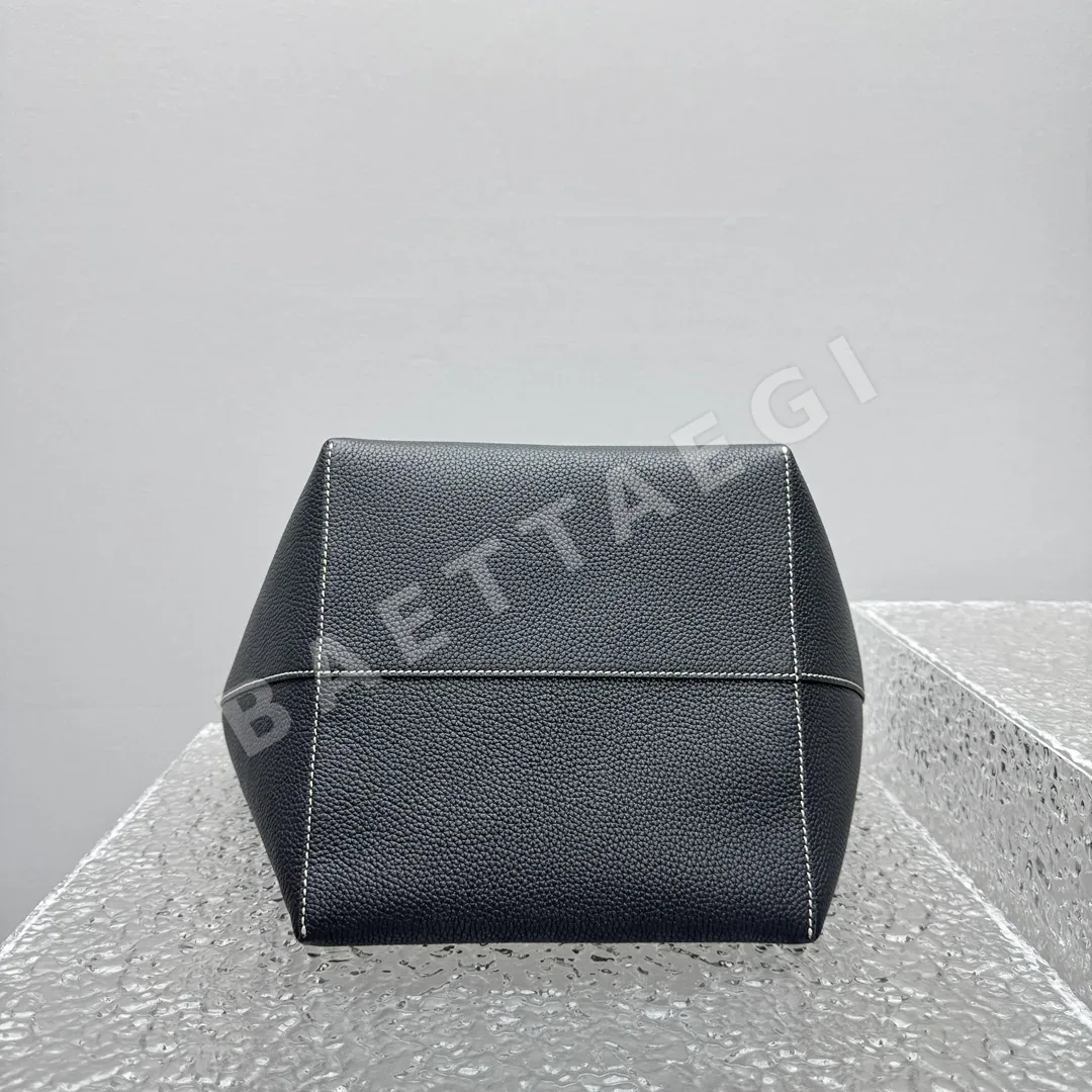 더로우 대립 래치 블랙 외부 스티치 토트백 상세 이미지 4