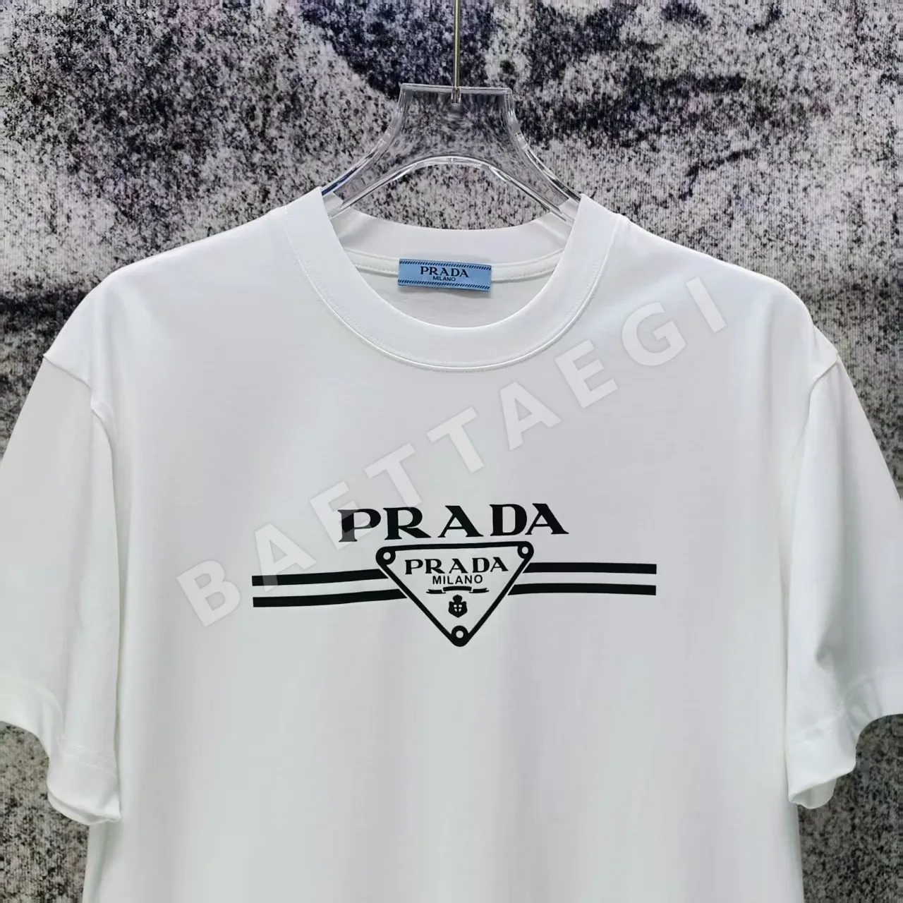 프라다 프린트 로고 여성 반팔 티셔츠 상세 이미지 3