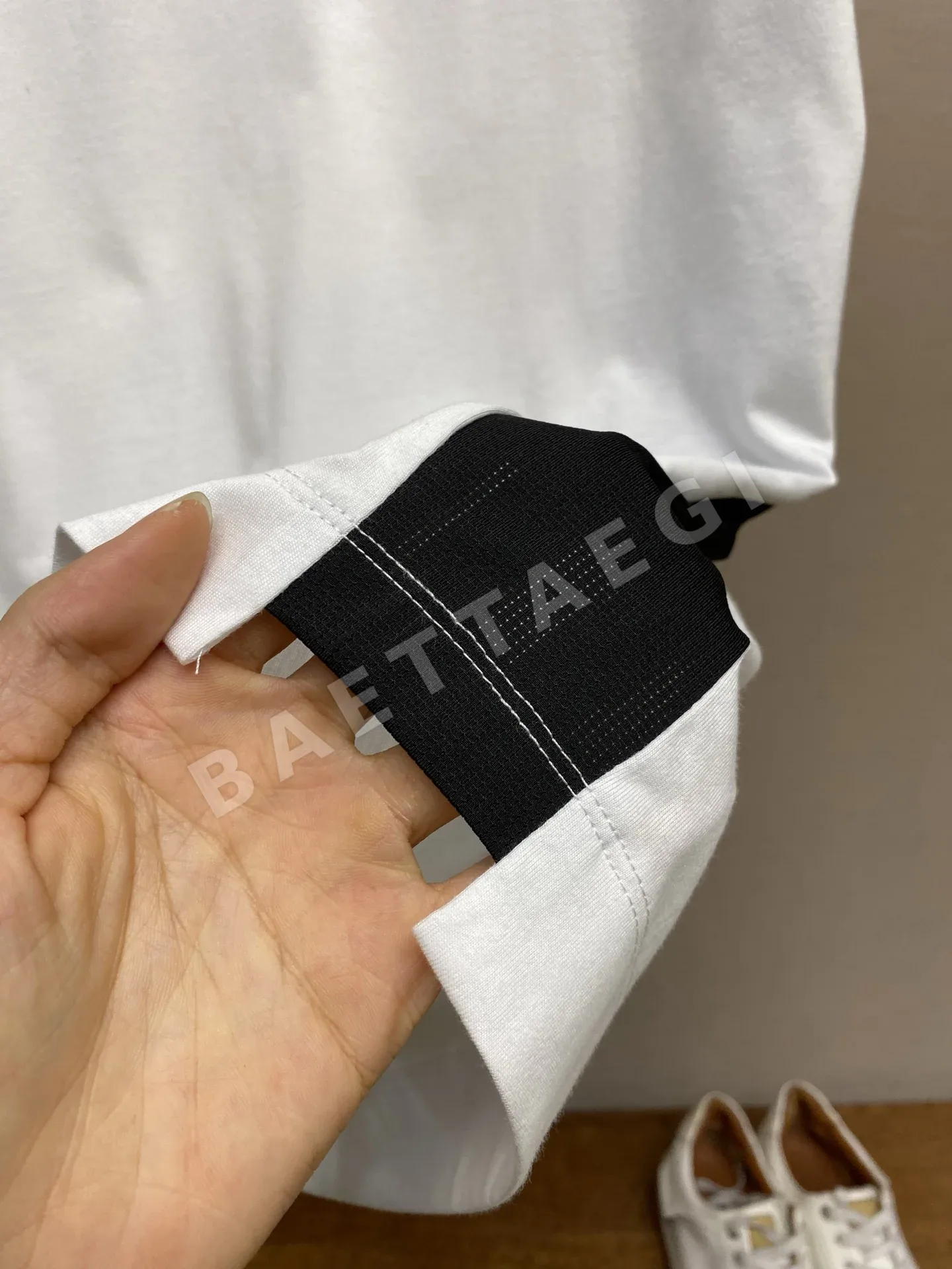 몽클레르 프린트 크루넥 반팔 티셔츠 상세 이미지 9