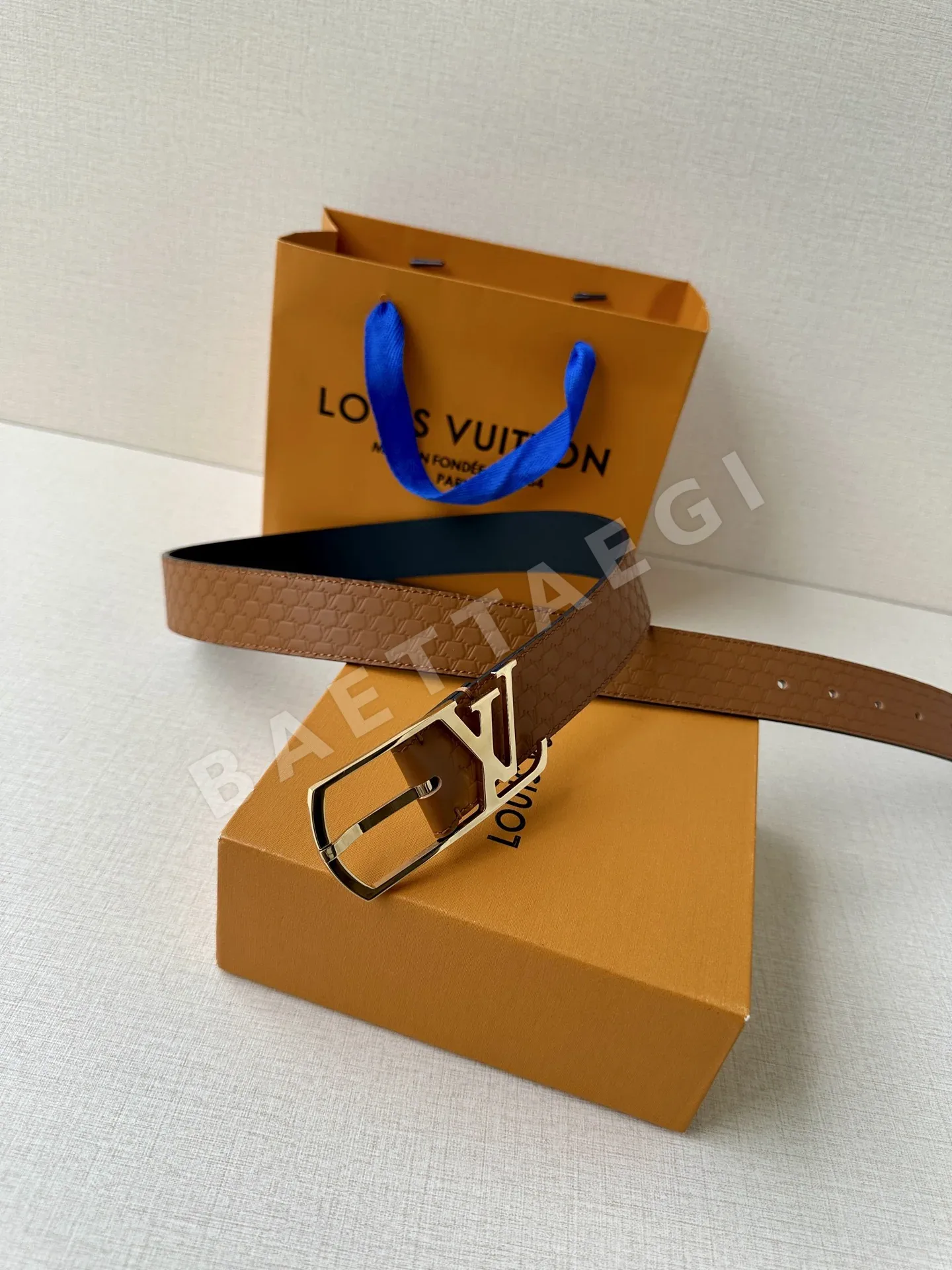 루이비통 LV 에어로그램 버클 벨트 상세 이미지 6