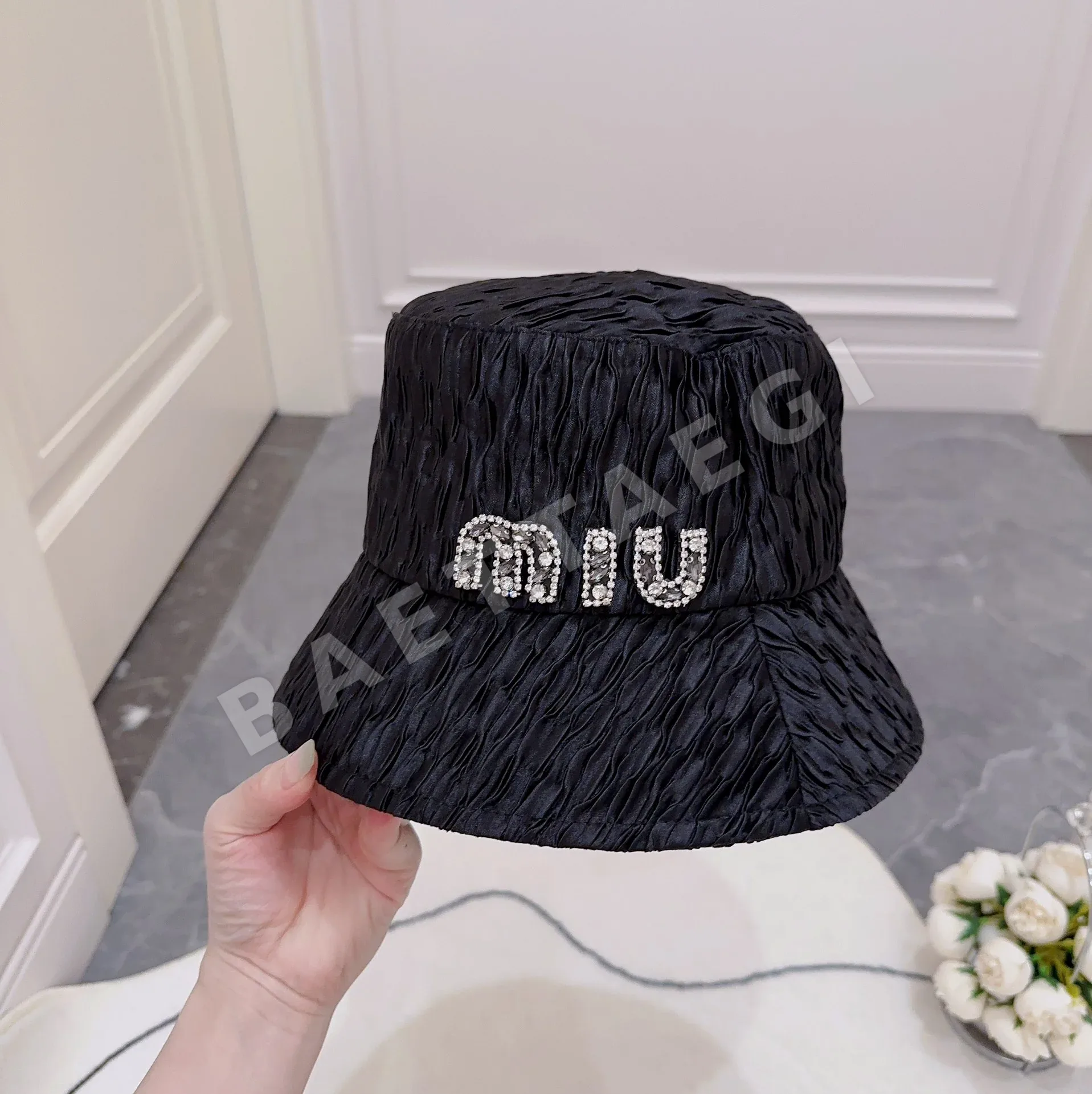 미우미우 플리츠 새틴 어부 모자 상세 이미지 9