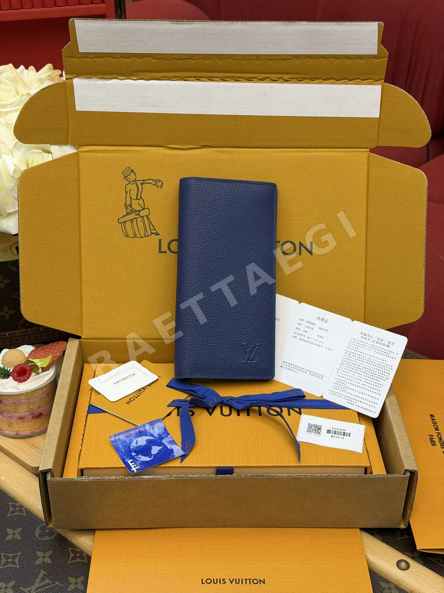 루이비통 브라짜 남성 네이비 블루 가죽 지갑 137307