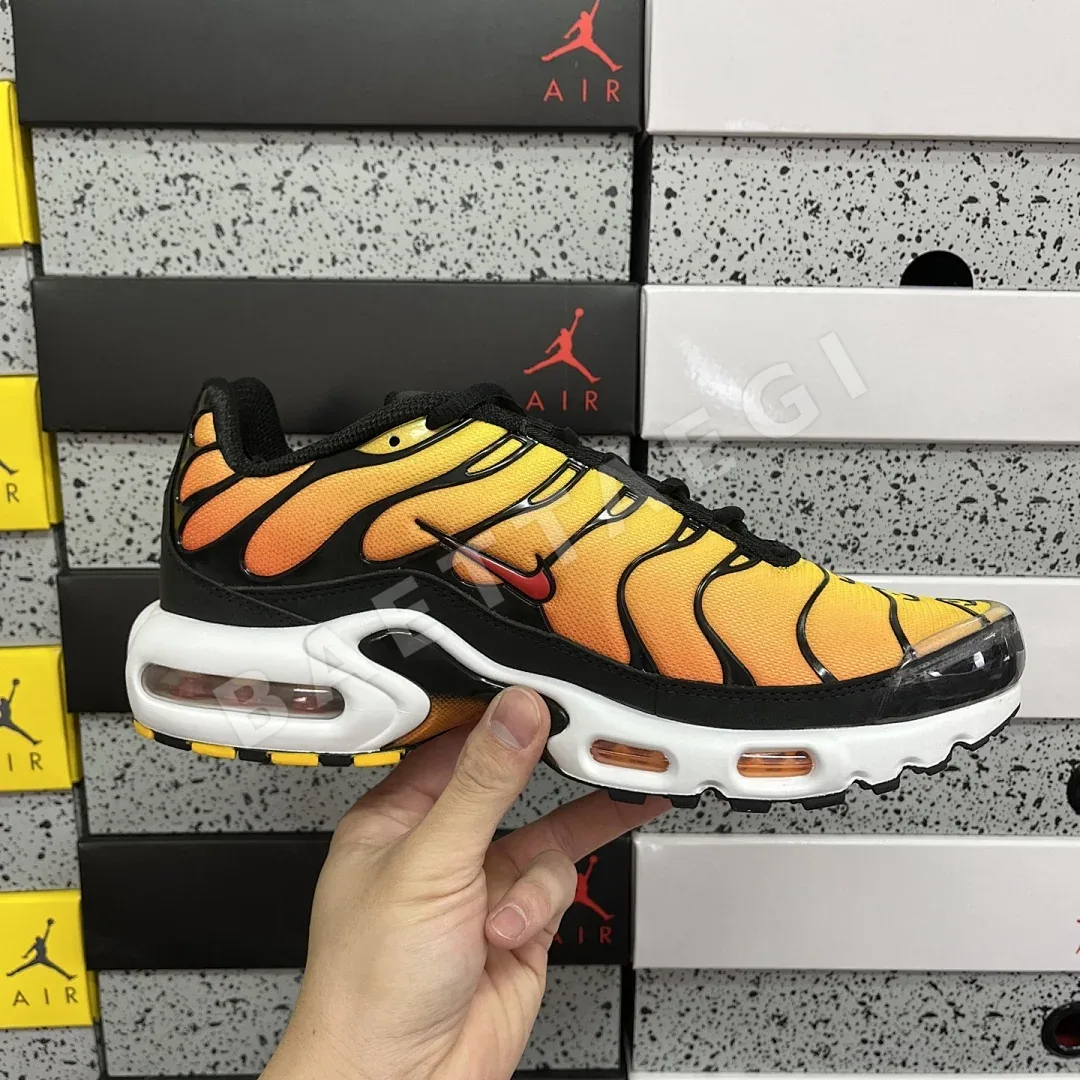 나이키 [DF] 에어 맥스 플러스 블랙 오렌지 옐로우 HF0552-001 201072 Nike Air Max Plus Sunset 상세 이미지 2