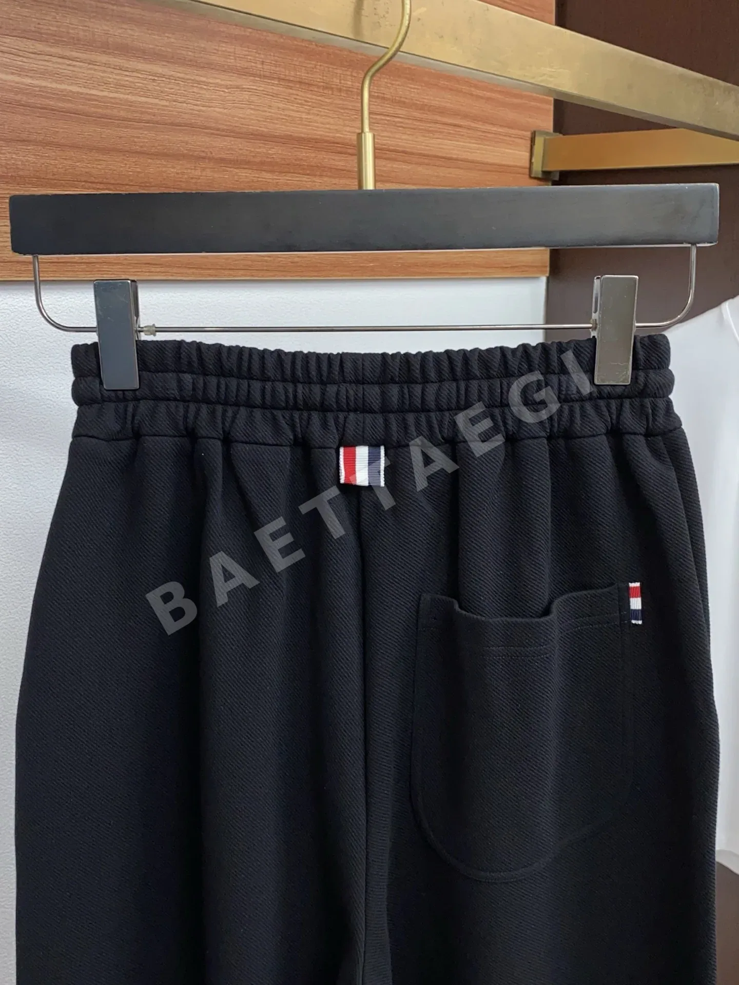 톰브라운 와이드 레그 남성 반바지 상세 이미지 10