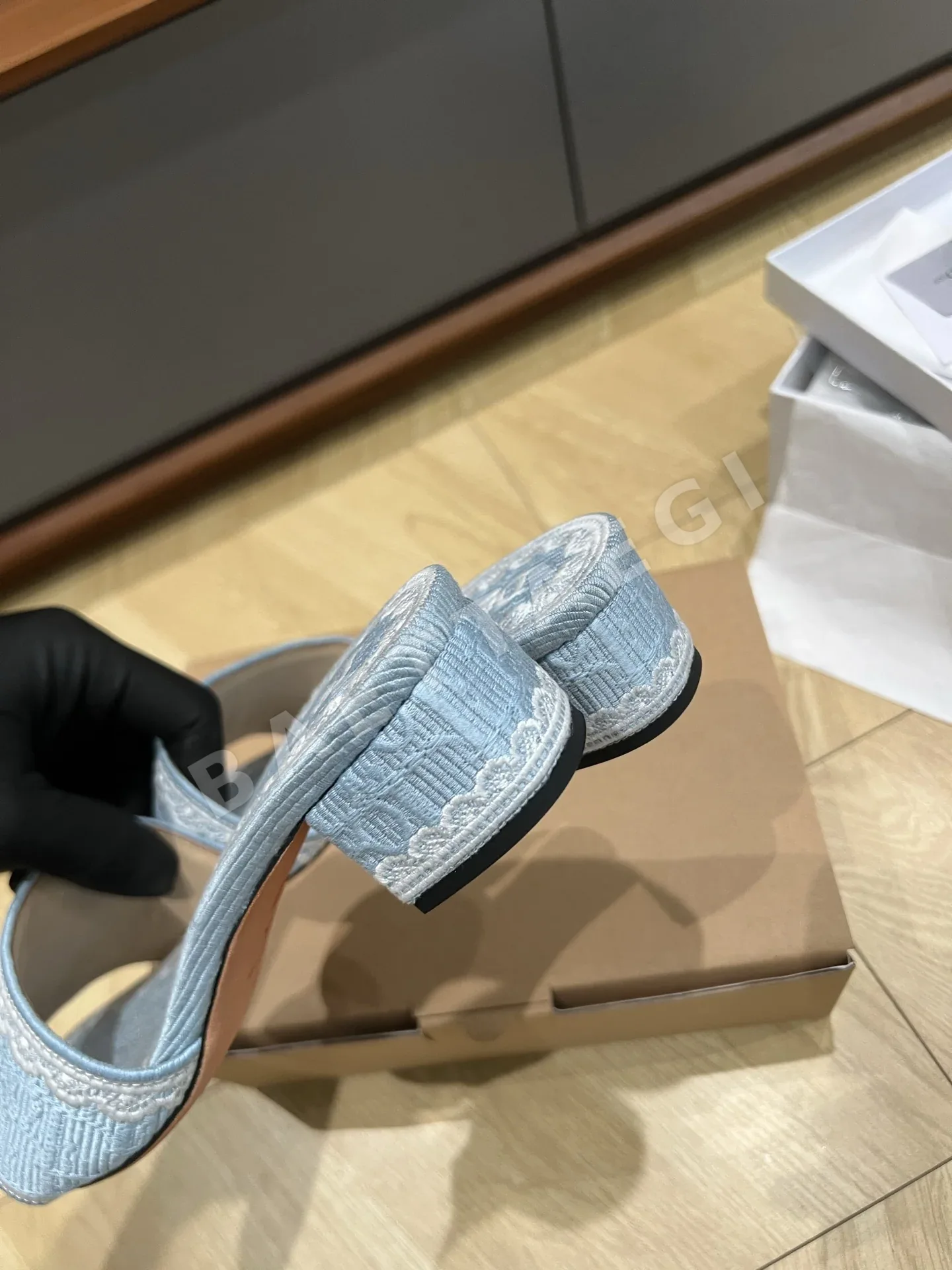 디올 자수 자카드 샌들 상세 이미지 6