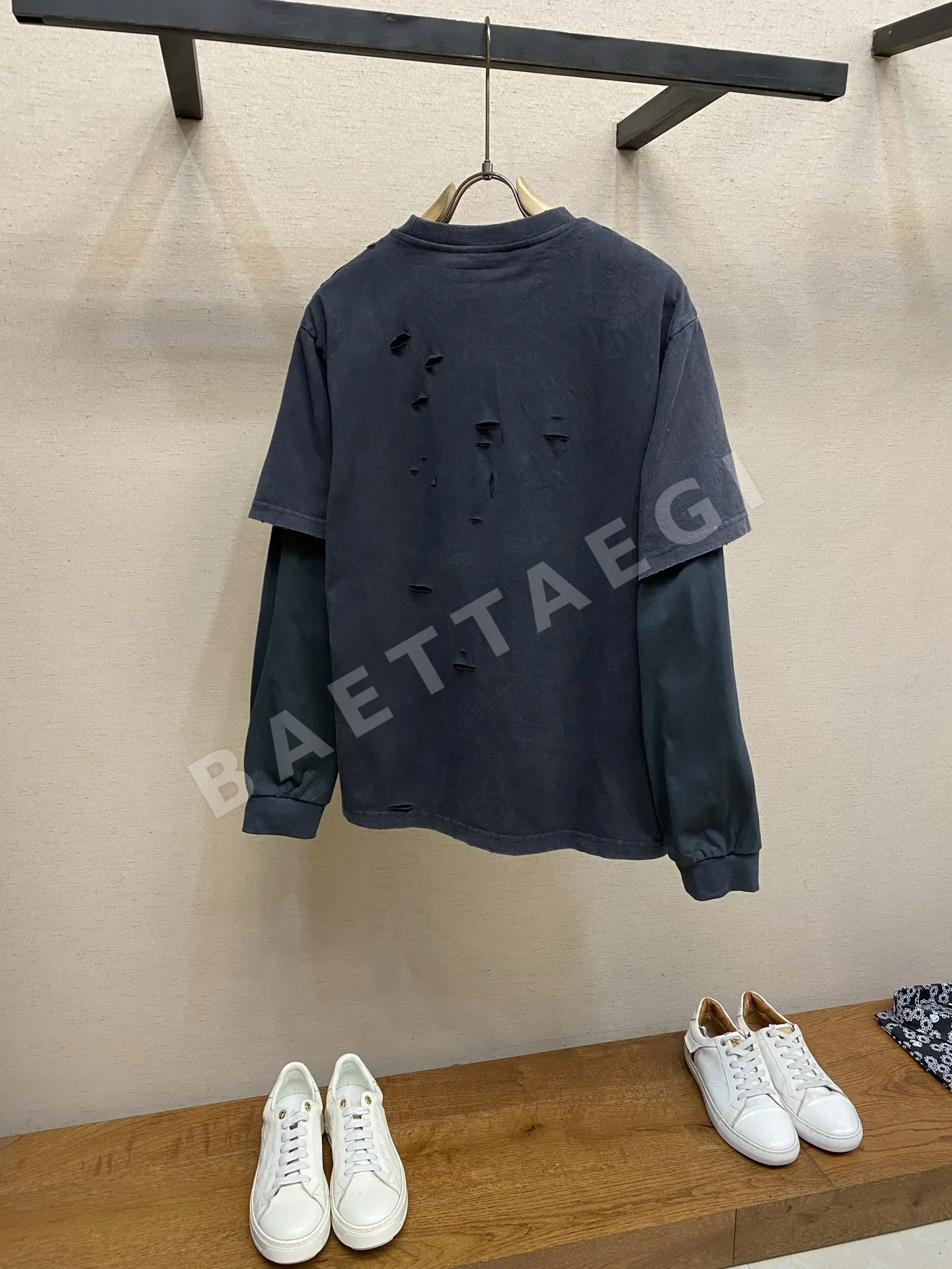 발렌시아가 남성 로고 레이어드 긴팔 티셔츠 상세 이미지 2