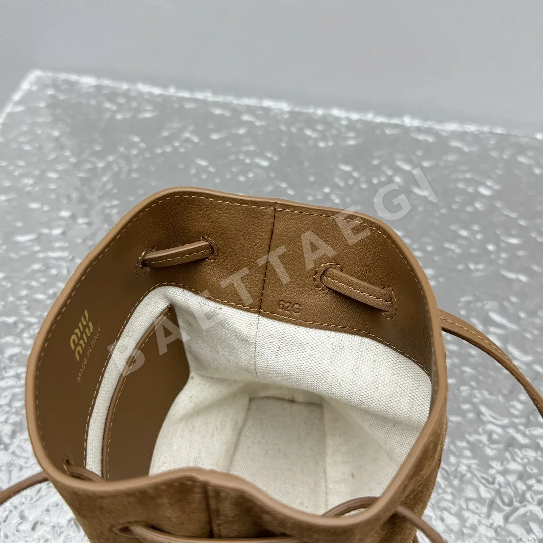 미우미우 매트 램스킨 다크 브라운 버킷백 상세 이미지 10