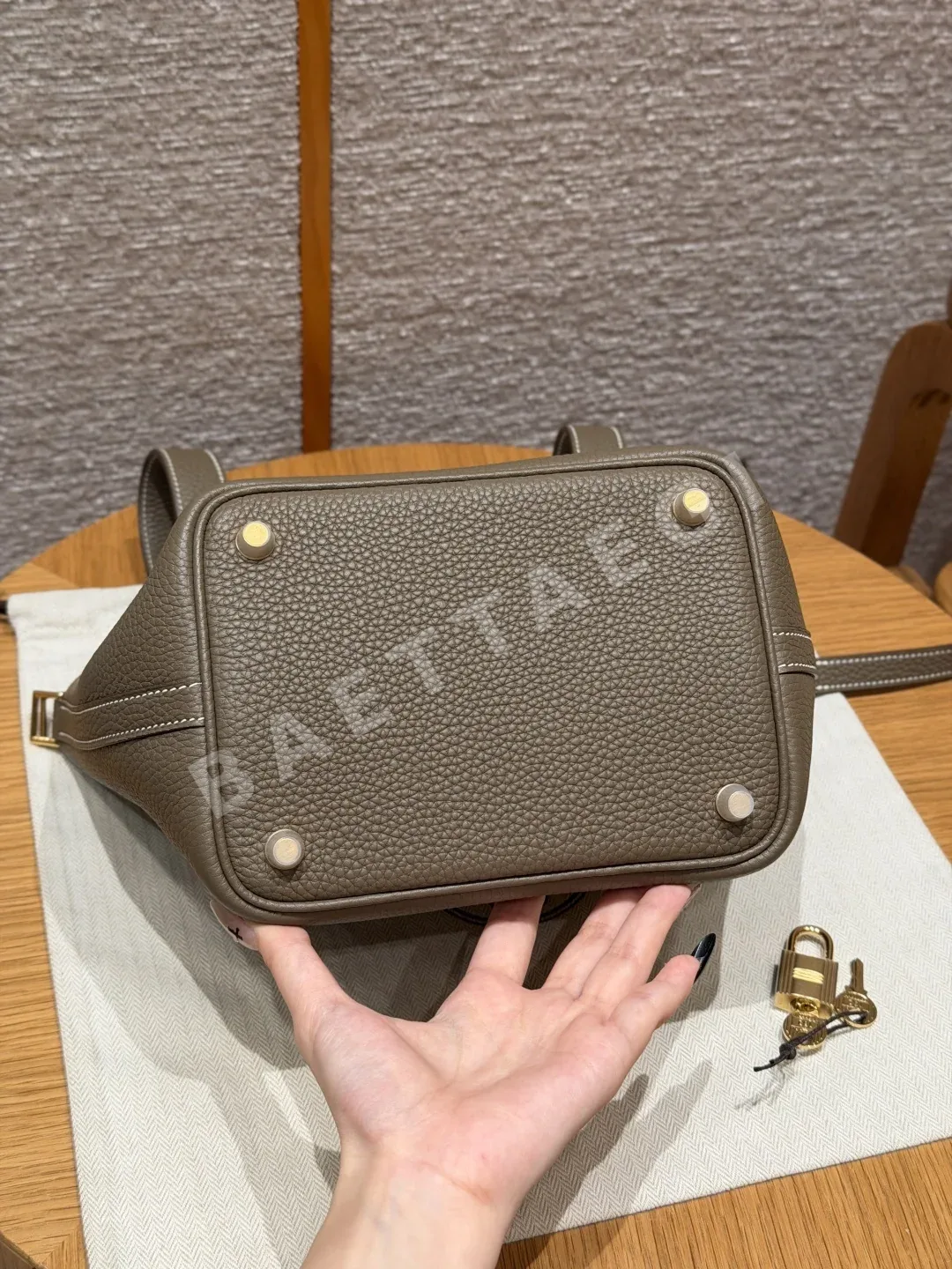 에르메스 피코탄 락 크레망스 가죽 토우 가방 상세 이미지 4
