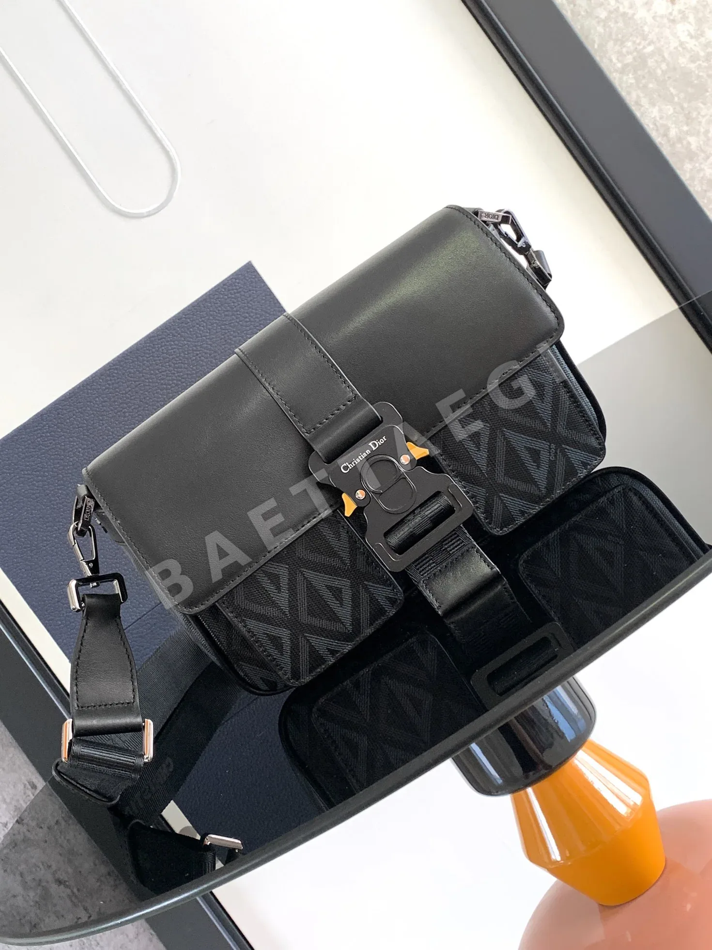 디올 히트 더 로드 메시 가방 195563