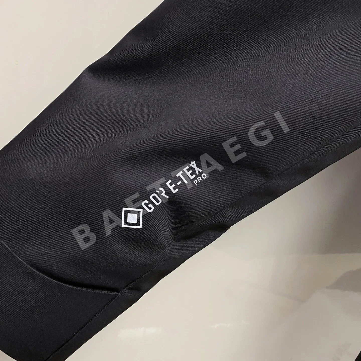 몽클레르 그레노블 라미네이트 스키 다운 패딩 점퍼 상세 이미지 8