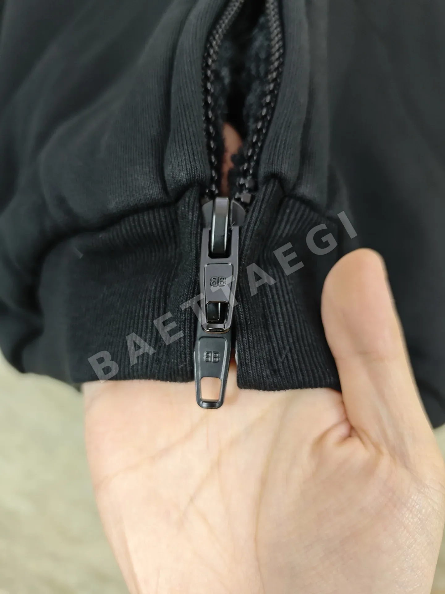 발렌시아가 나일론 집업 자켓 상세 이미지 6