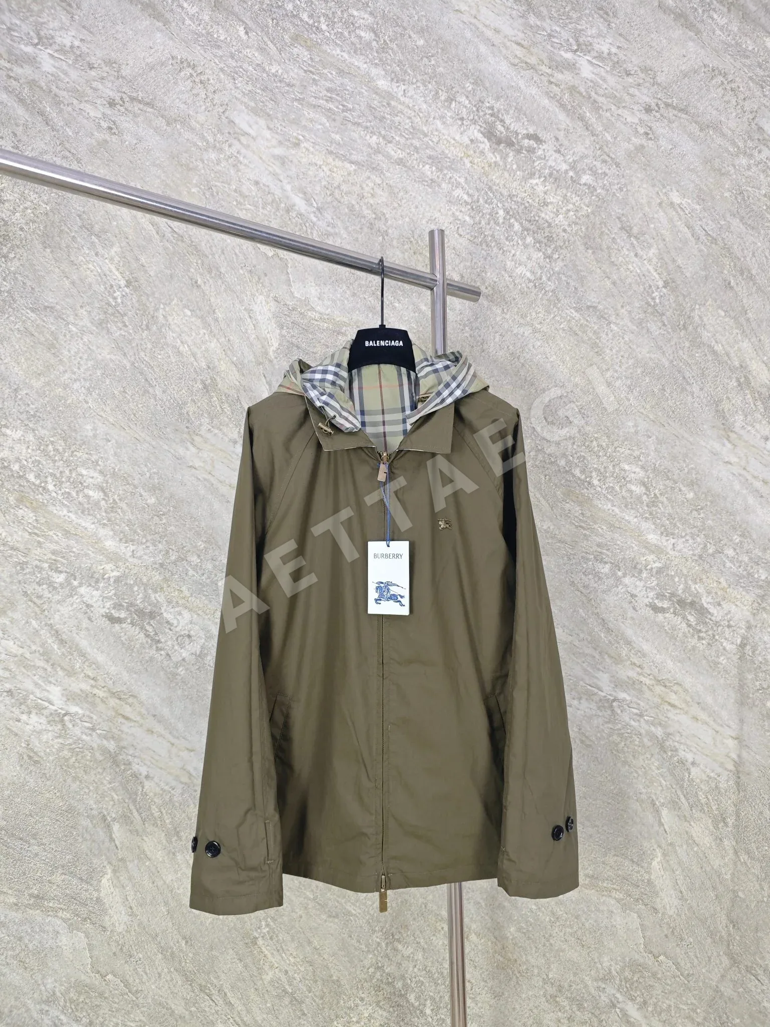 버버리 리버시블 메탈 로고 남성 자켓 상세 이미지 3