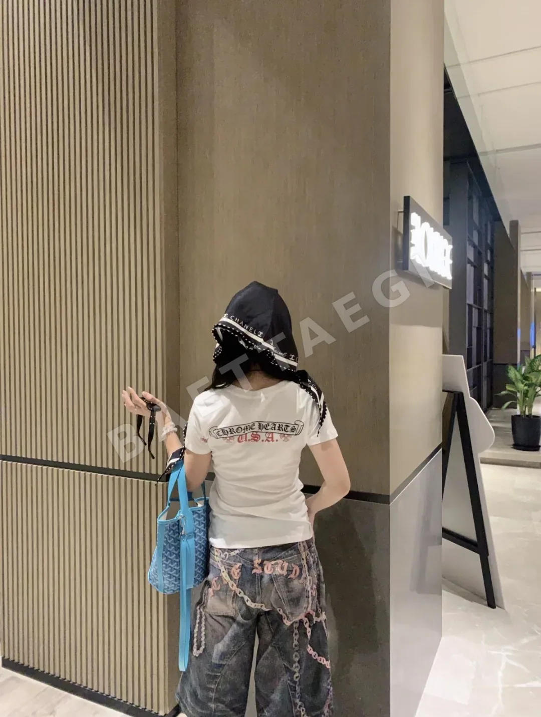크롬하츠 여성 V넥 슬림핏 반팔 티셔츠 상세 이미지 14