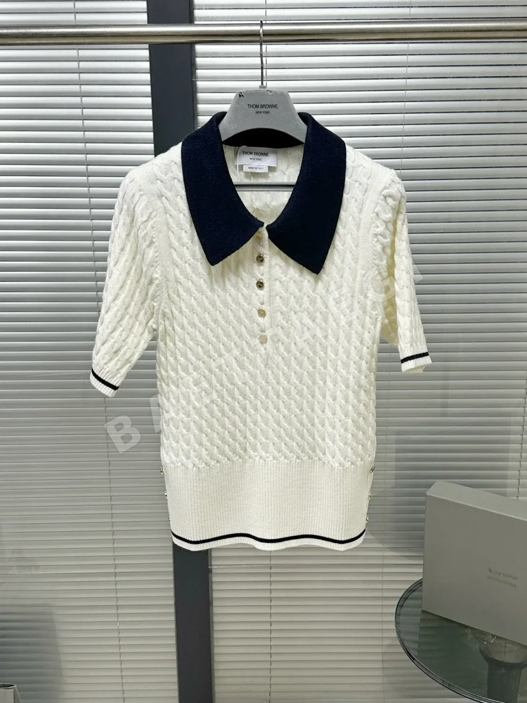 톰브라운 컬러 블록 케이블 니트 반팔 티셔츠 126249