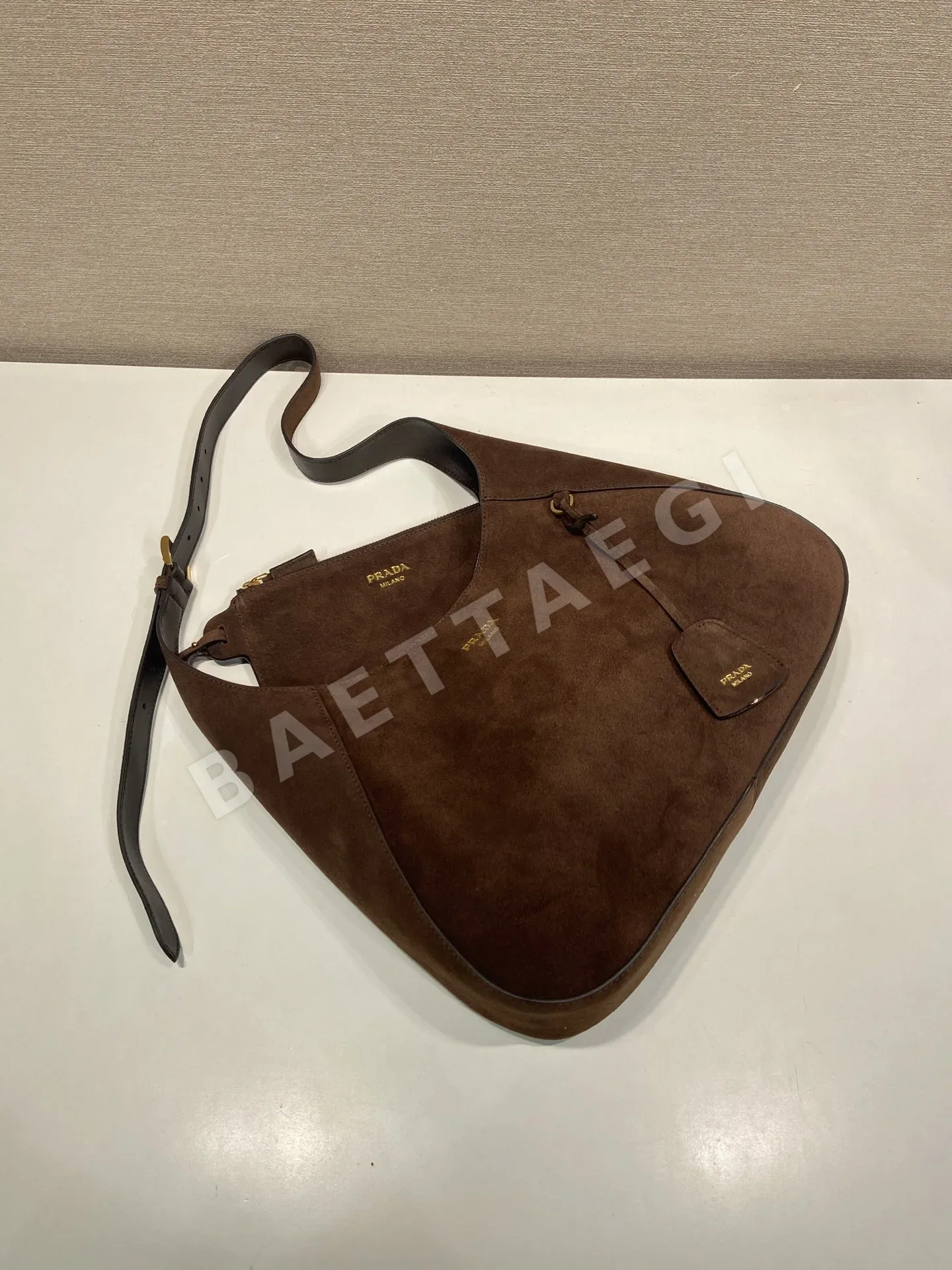 프라다 클레오 스몰 스웨이드 가방 1BC300 상세 이미지 4