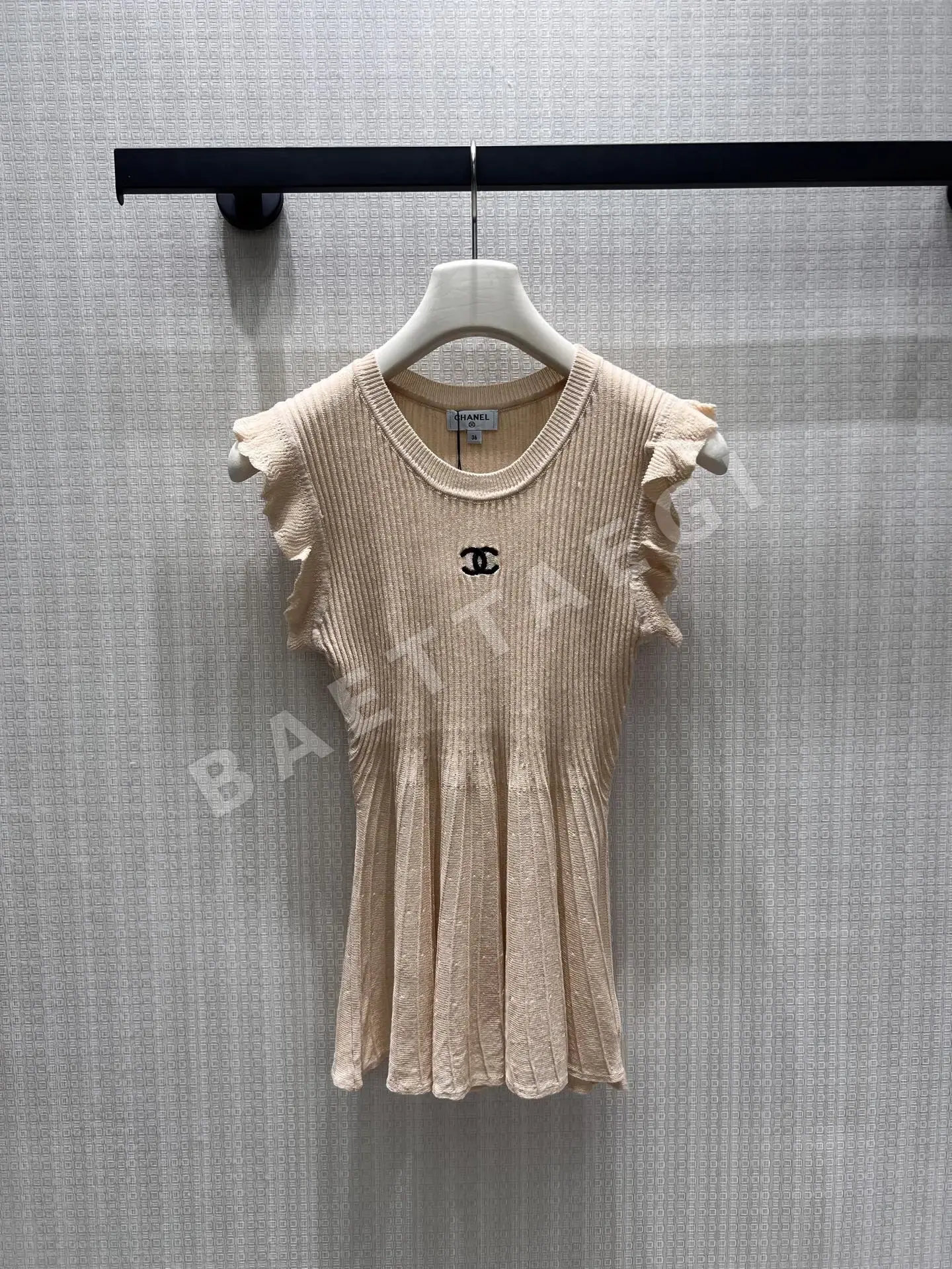 샤넬 프릴 장식 라운드넥 반팔 스웨터 117763