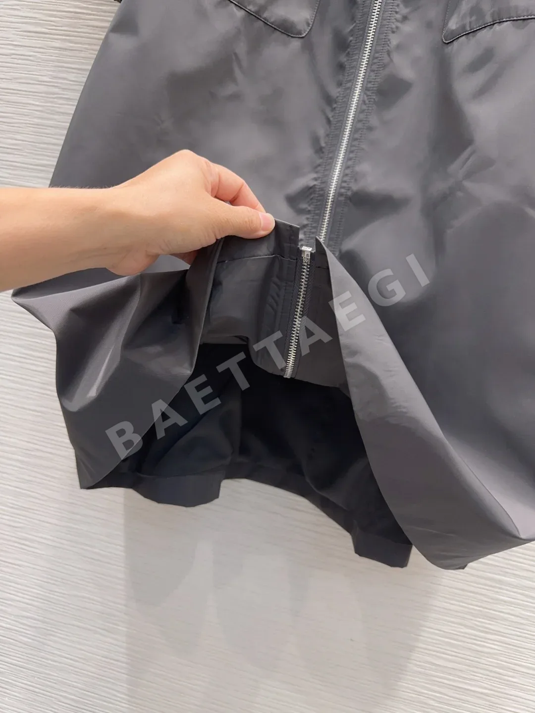 프라다 조절 밴드 롱 트렌치코트 자켓 상세 이미지 7