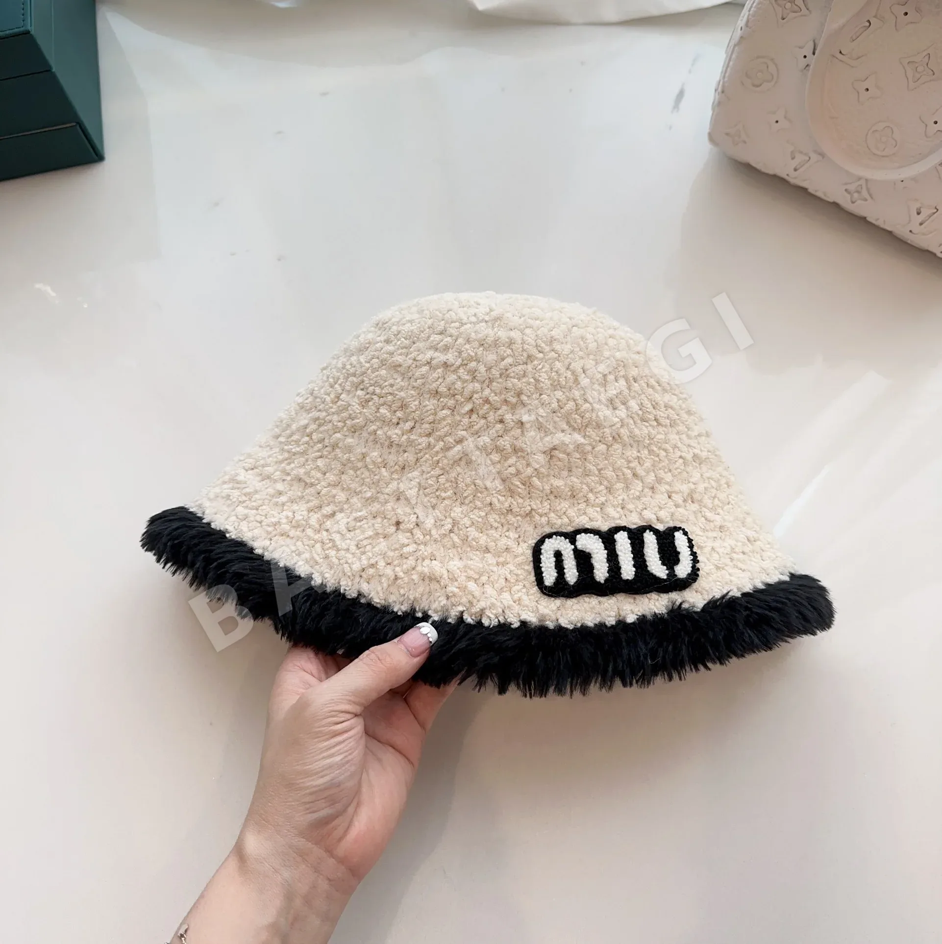 미우미우 모자 81139 Miu Miu Cap 상세 이미지 9