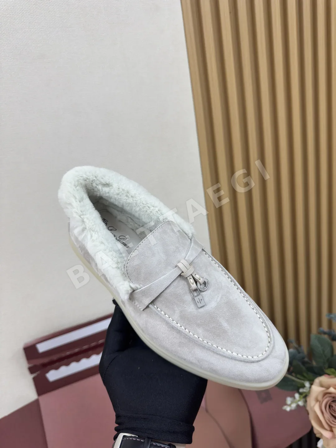 로로피아나 코요테 퍼 로우컷 신발 상세 이미지 9