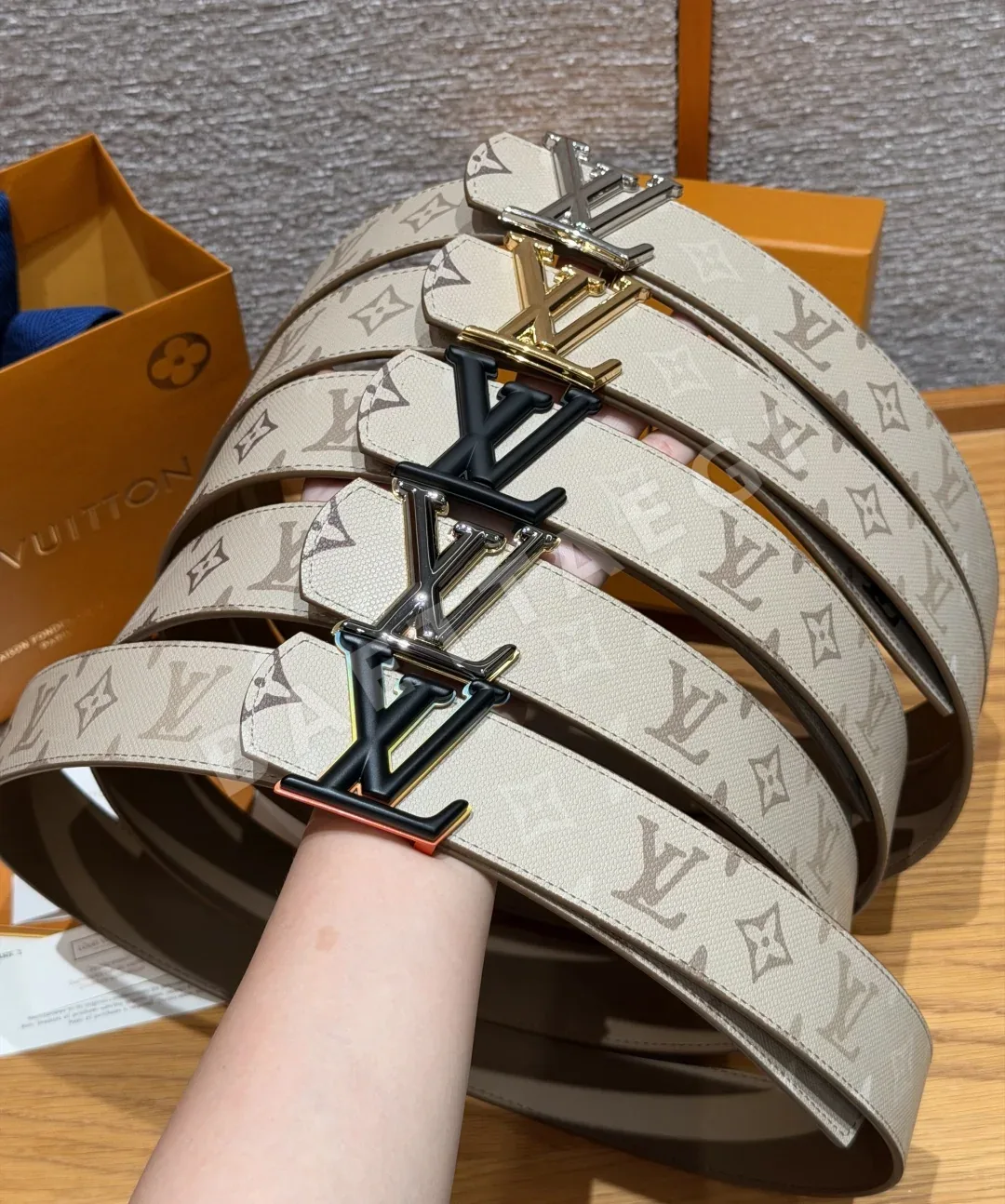 루이비통 디멘션 40mm 리버시블 벨트 173710