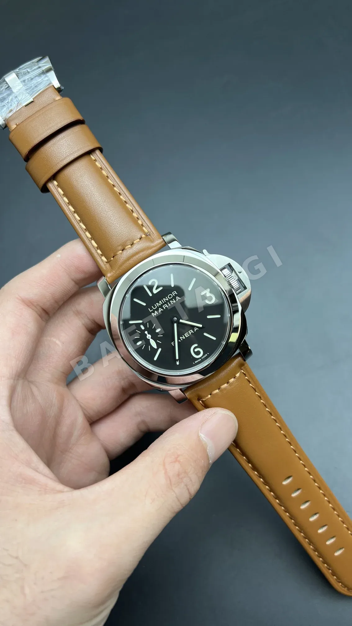 파네라이 PAM111 시계