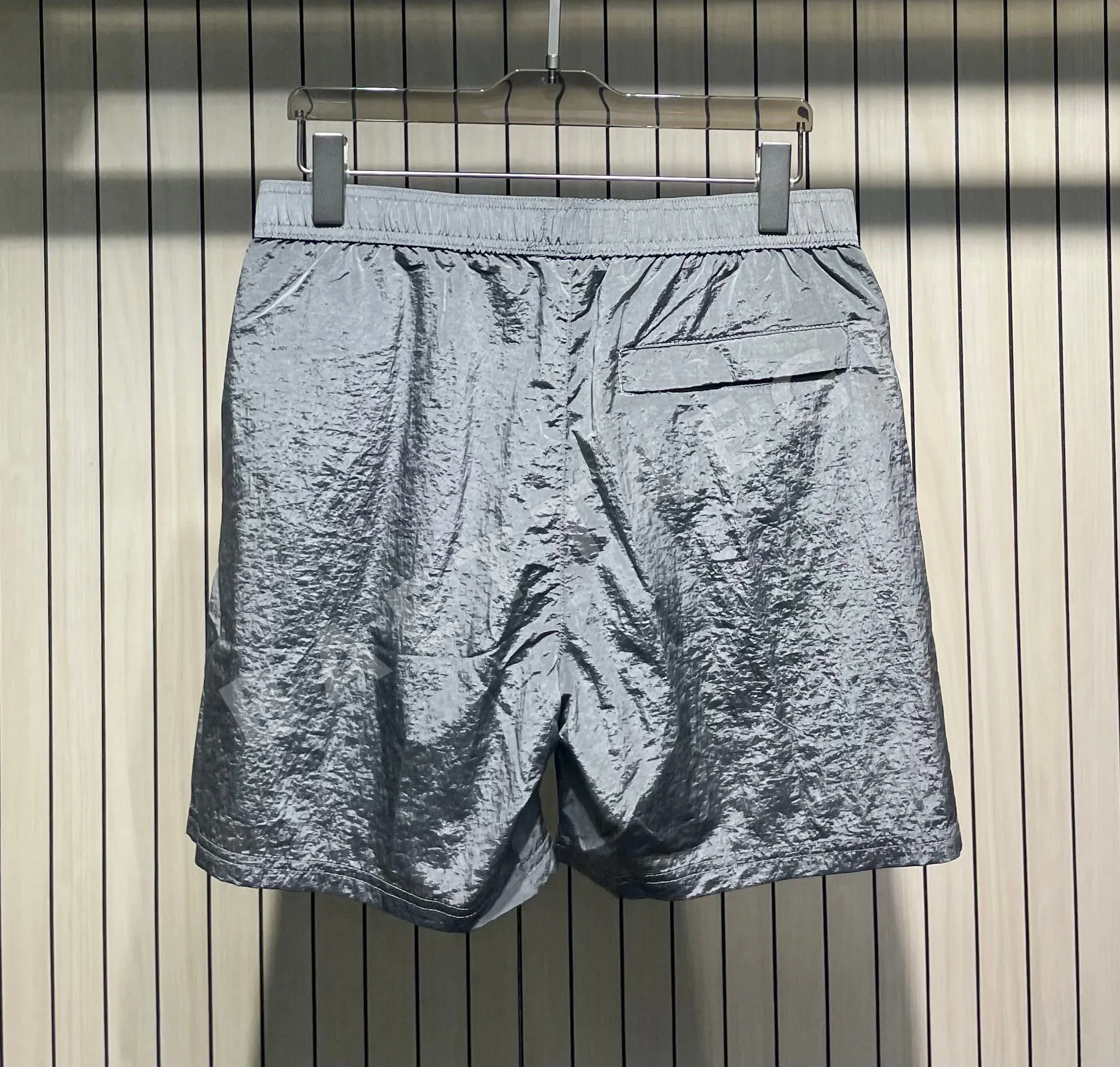 스톤아일랜드 경량 메탈릭 나일론 허리밴드 반바지 상세 이미지 3