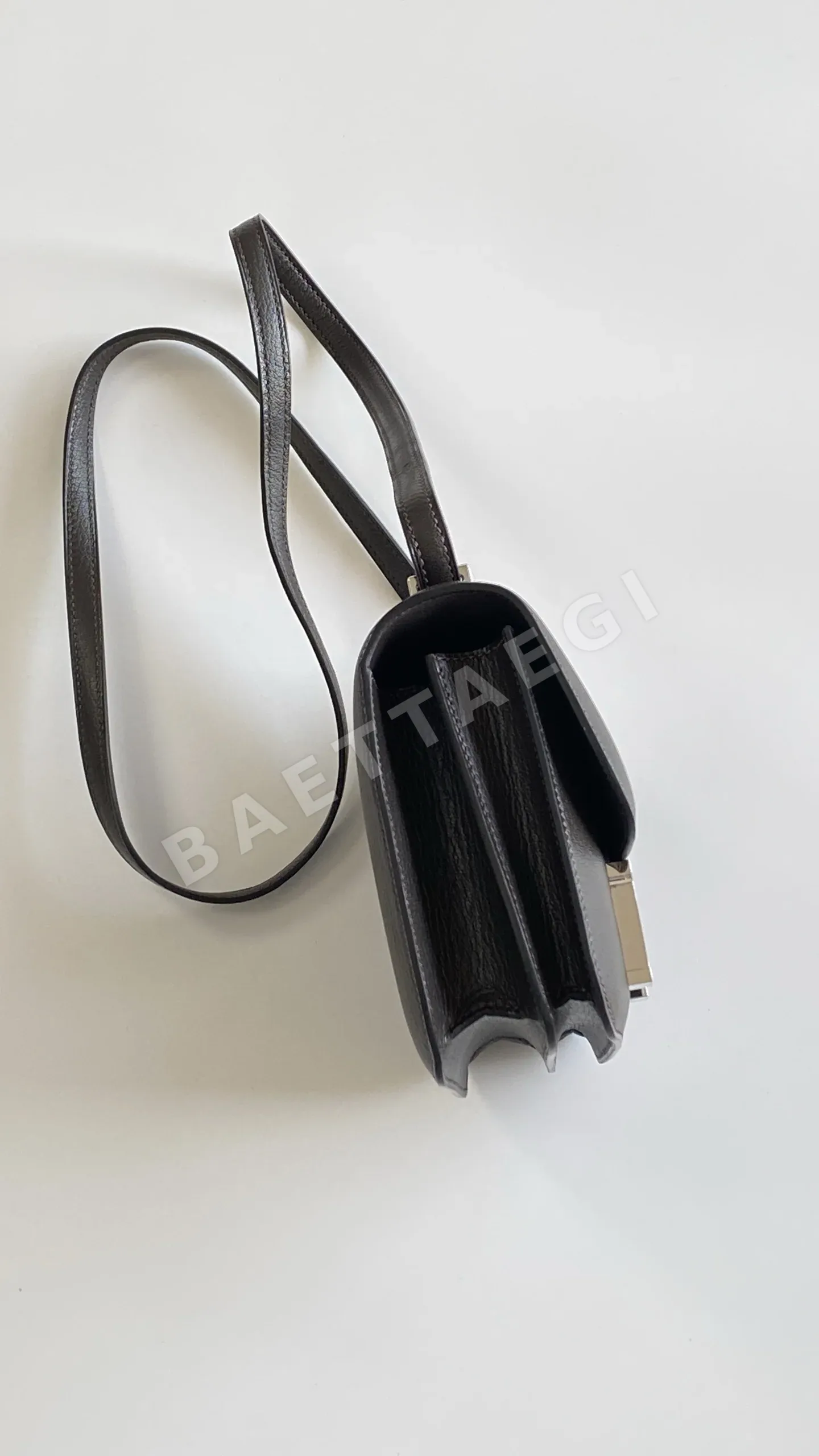 에르메스 검단색 염소가죽 숄더백 상세 이미지 7