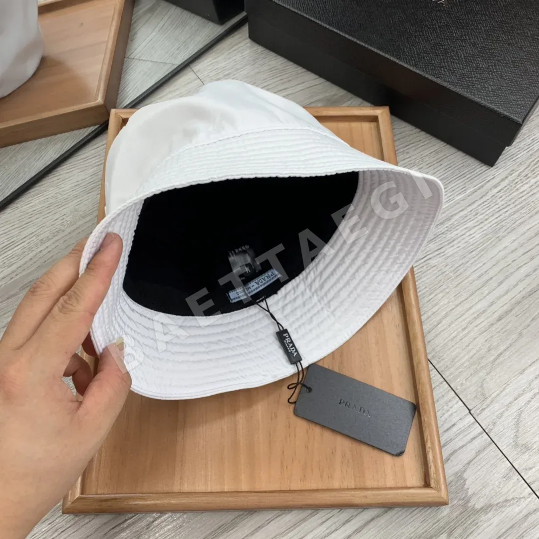 프라다 양면 삼각 로고 버킷햇 상세 이미지 7