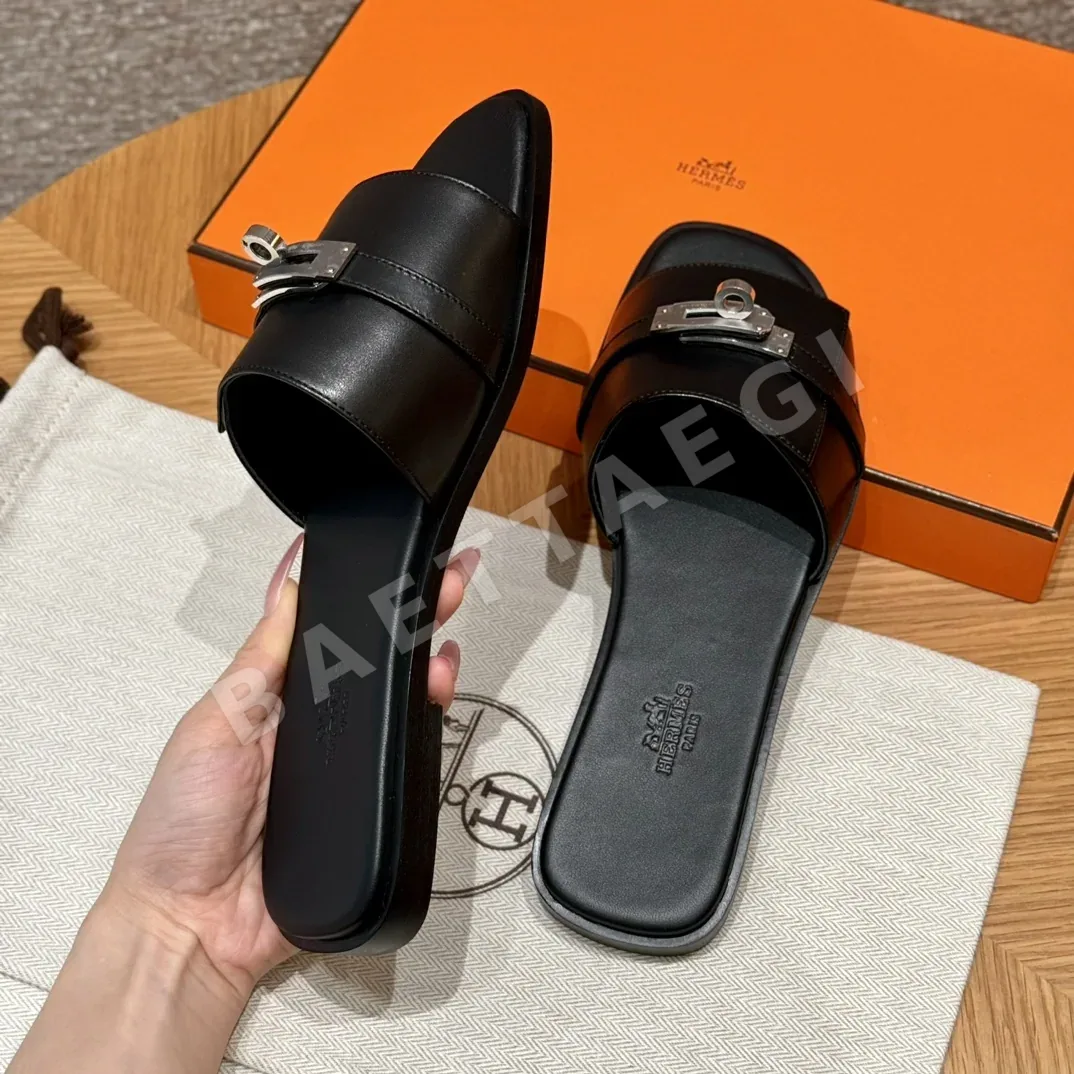 에르메스 줄리아 샌들 블랙 가죽 실버 금속 장식 상세 이미지 9