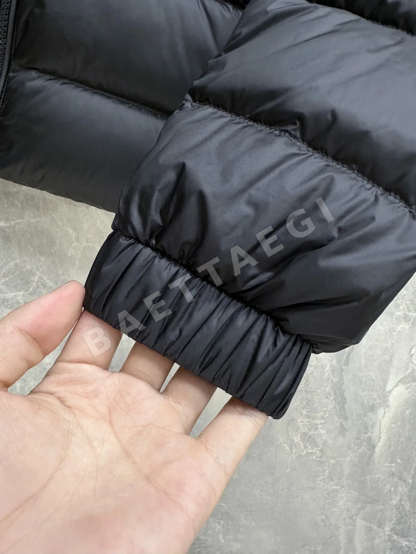 몽클레르 남성 경량 스탠드 카라 다운 패딩 상세 이미지 7