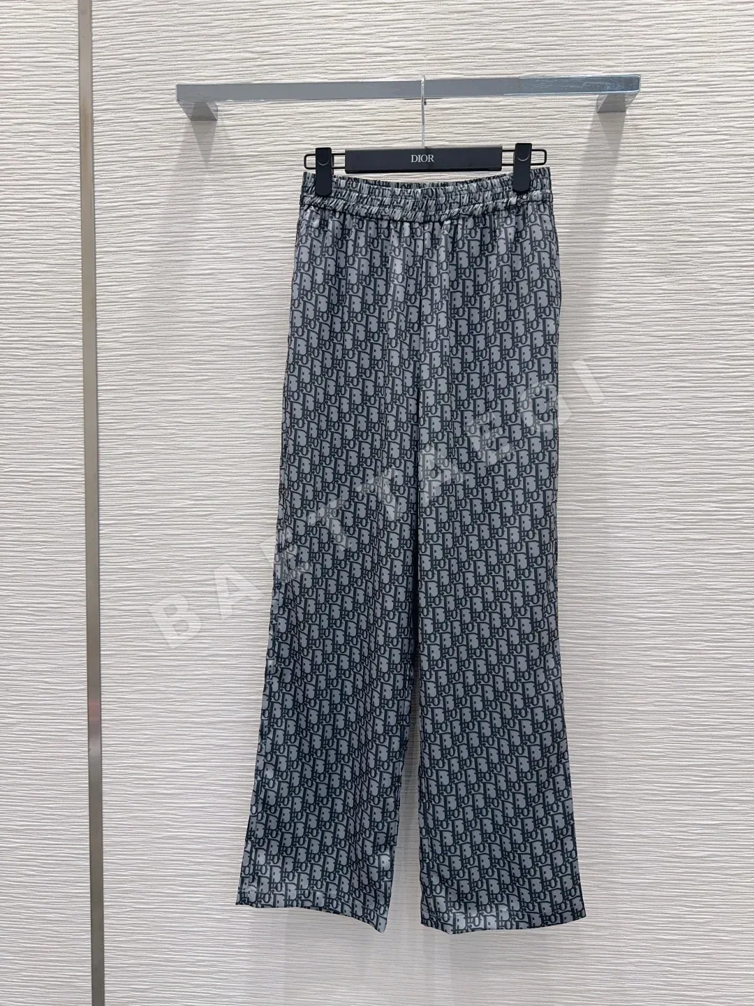 디올 새틴 프린트 로고 여성 바지 상세 이미지 2